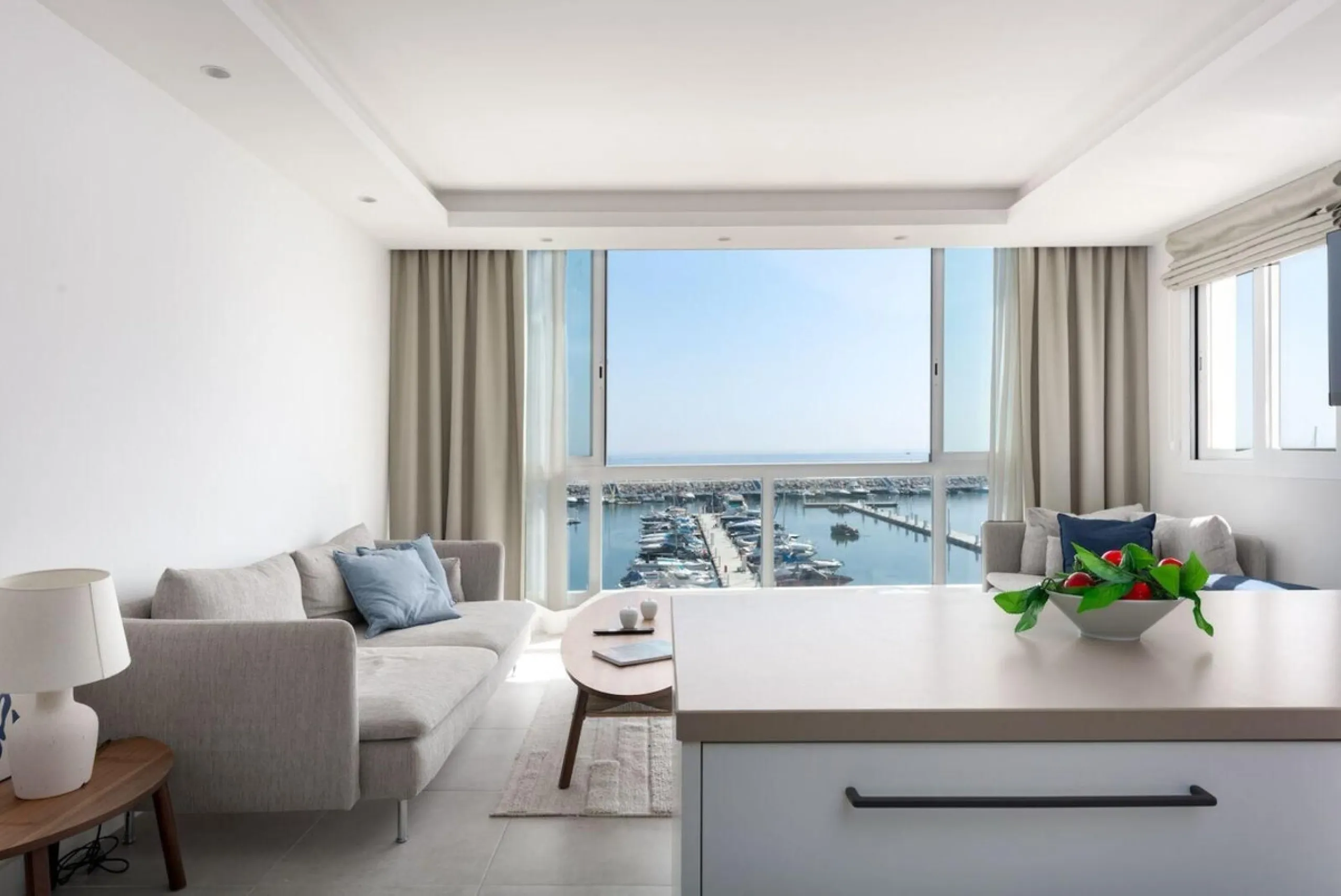 Frontline Puerto Banús Apartment with Panoramic Views