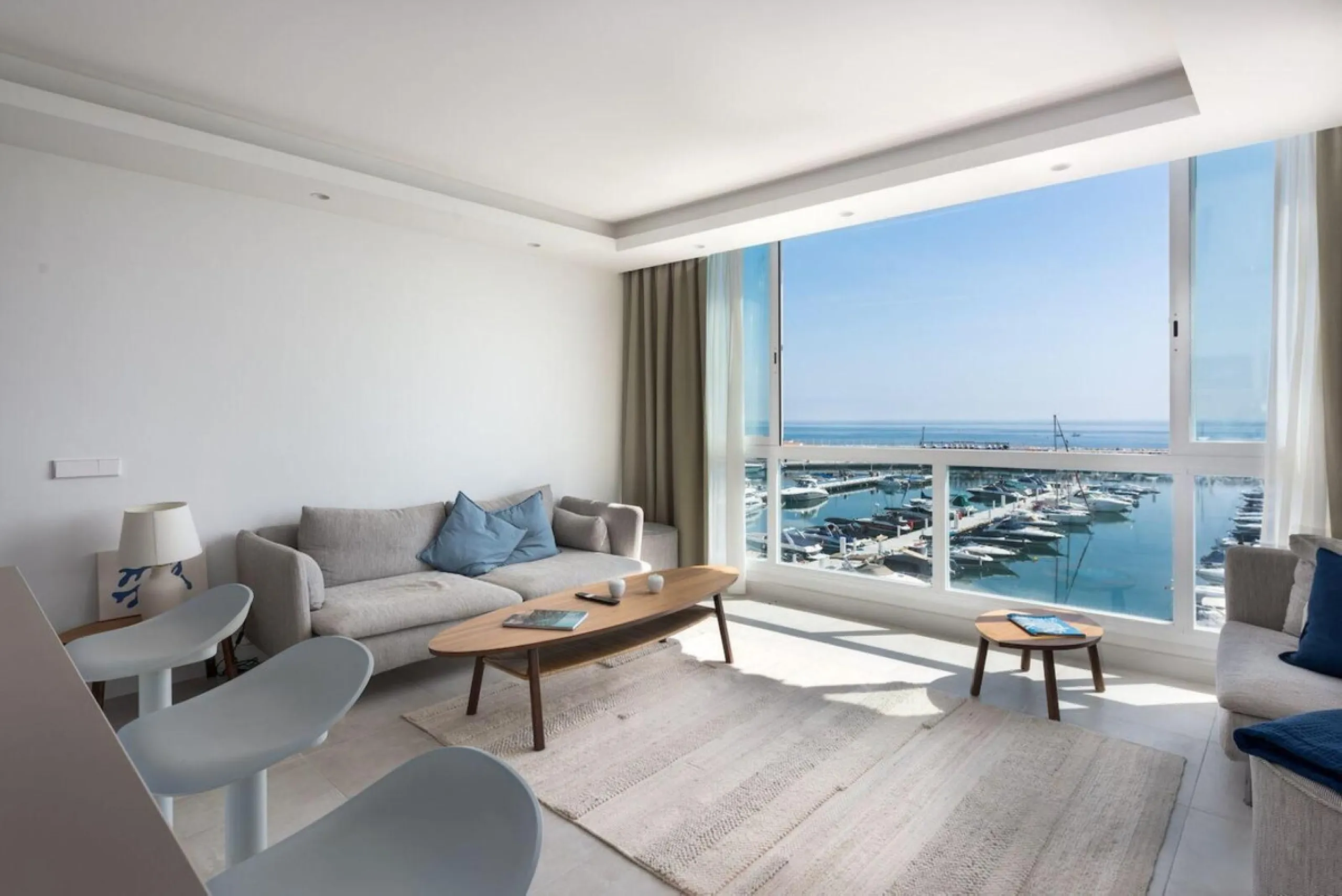 Frontline Puerto Banús Apartment with Panoramic Views