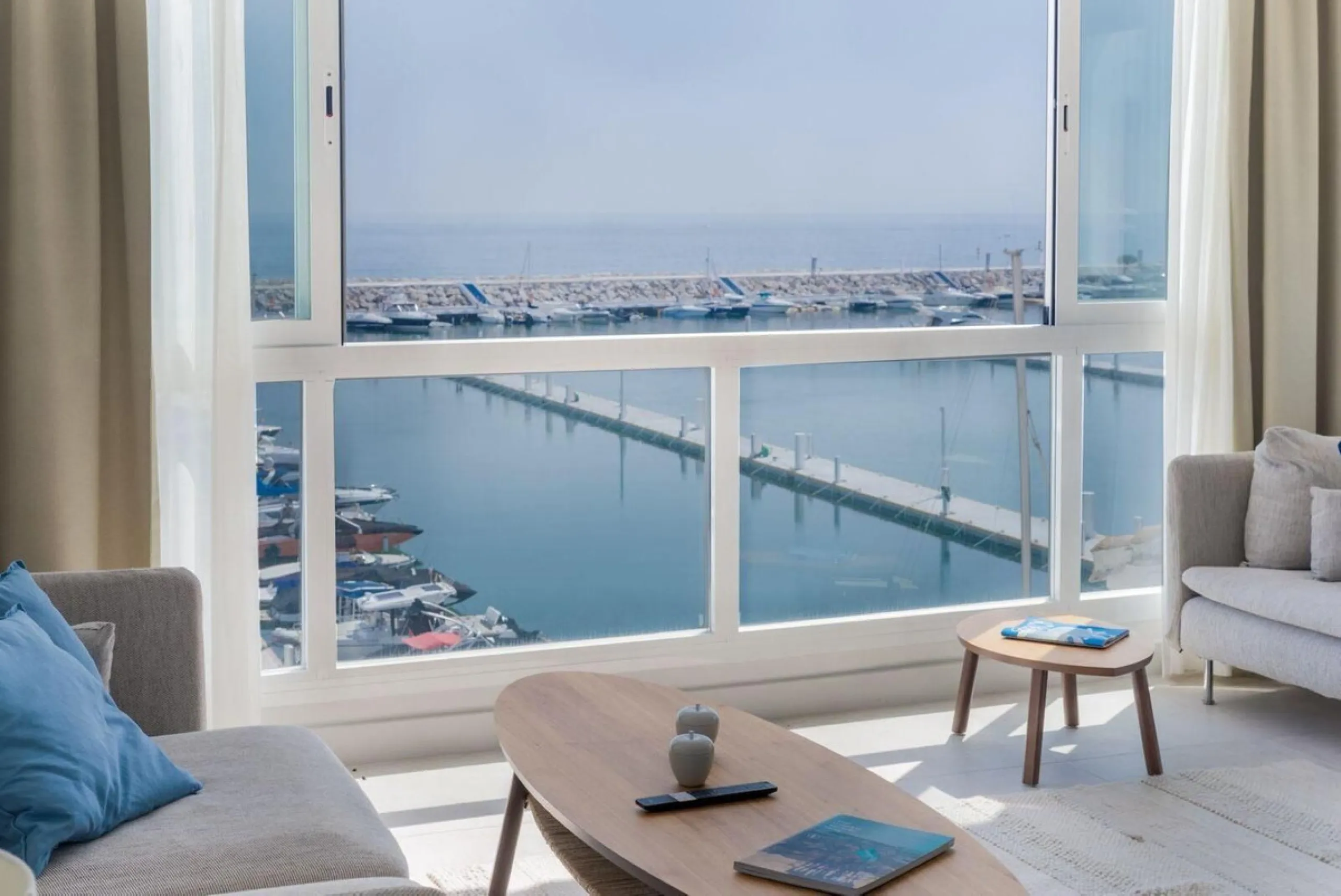 Frontline Puerto Banús Apartment with Panoramic Views