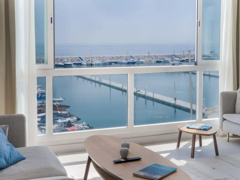 Frontline Puerto Banús Apartment with Panoramic Views
