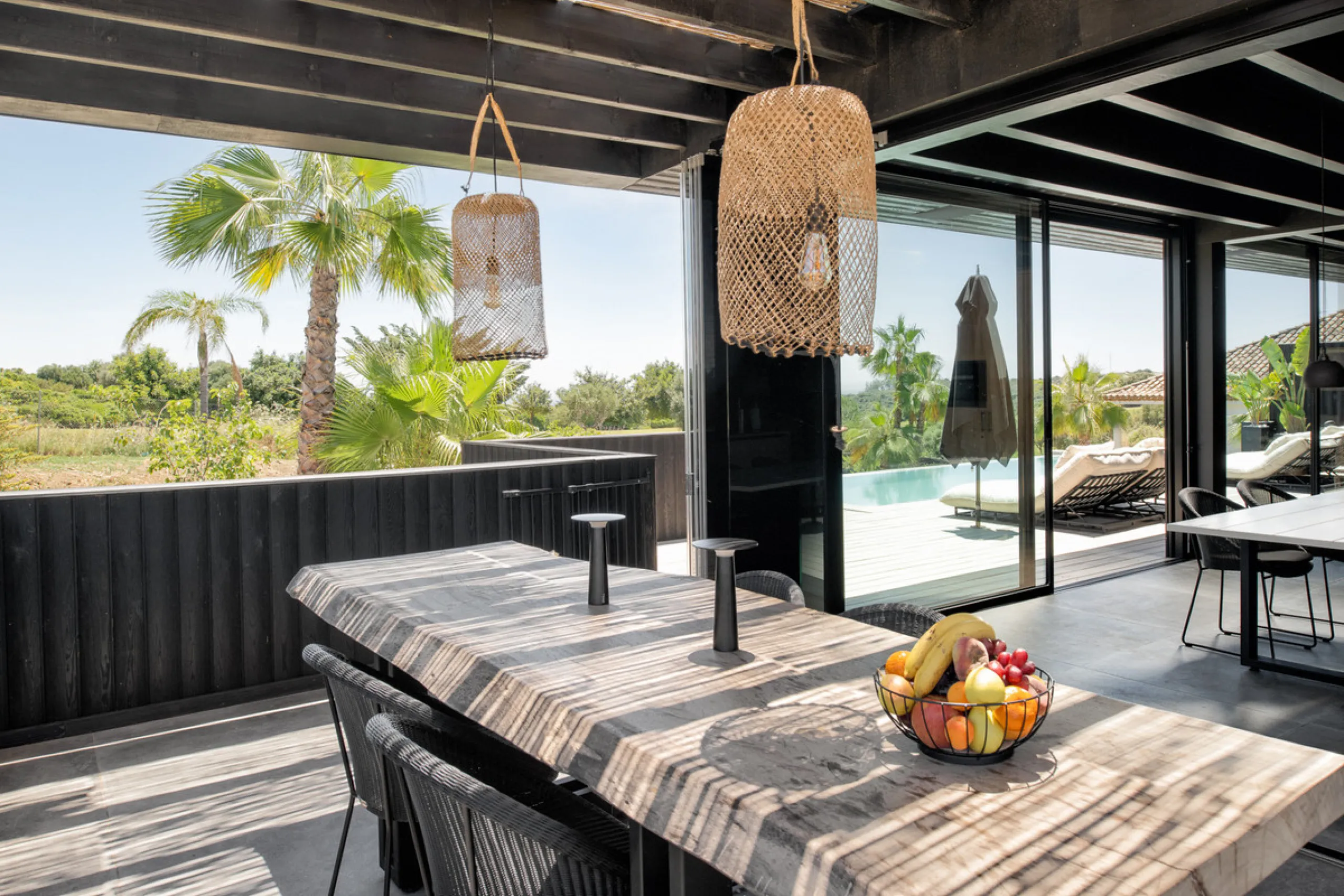 House - Detached Villa в продаже в Estepona, Málaga. В доме 4 спален и 4 ванных комнат. Площадь дома 188 м². Площадь участка 777 м²
