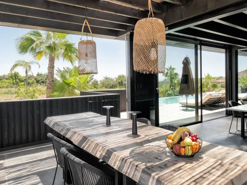 House - Detached Villa в продаже в Estepona, Málaga. В доме 4 спален и 4 ванных комнат. Площадь дома 188 м². Площадь участка 777 м²