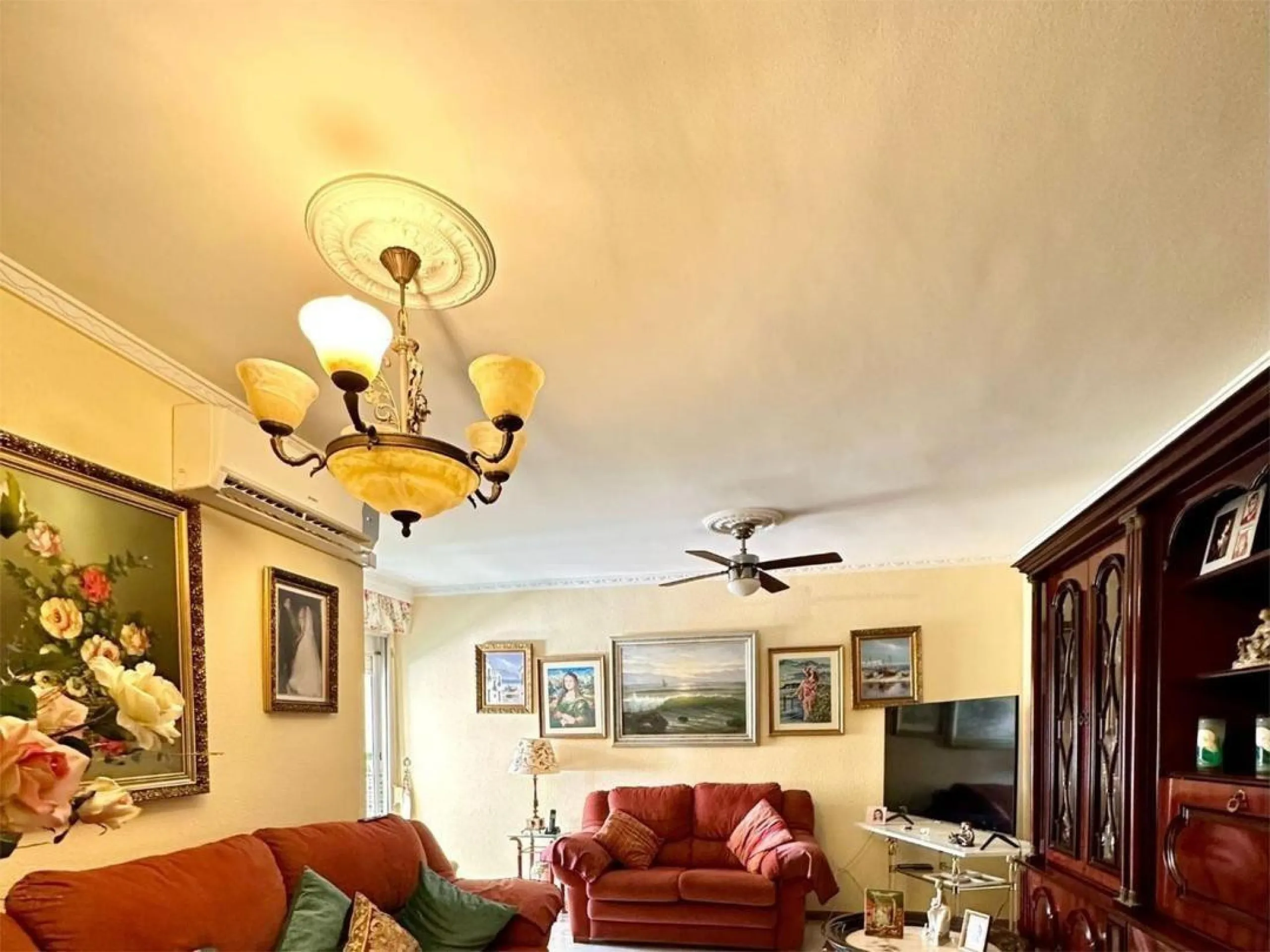 Apartment - Middle Floor Apartment в продаже в Torremolinos, Málaga. В доме 4 спален и 2 ванных комнат. Площадь дома 122 м²