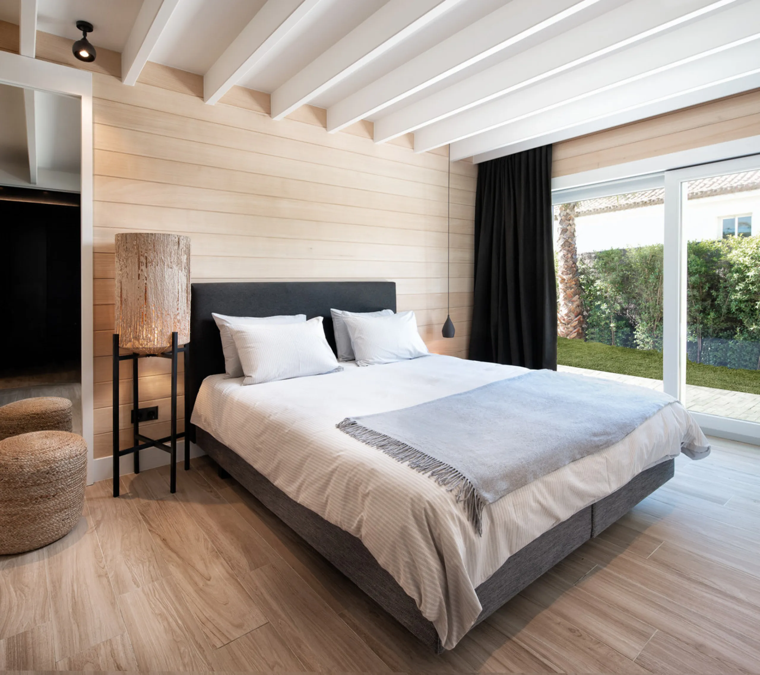 House - Detached Villa в продаже в Estepona, Málaga. В доме 4 спален и 4 ванных комнат. Площадь дома 188 м². Площадь участка 777 м²