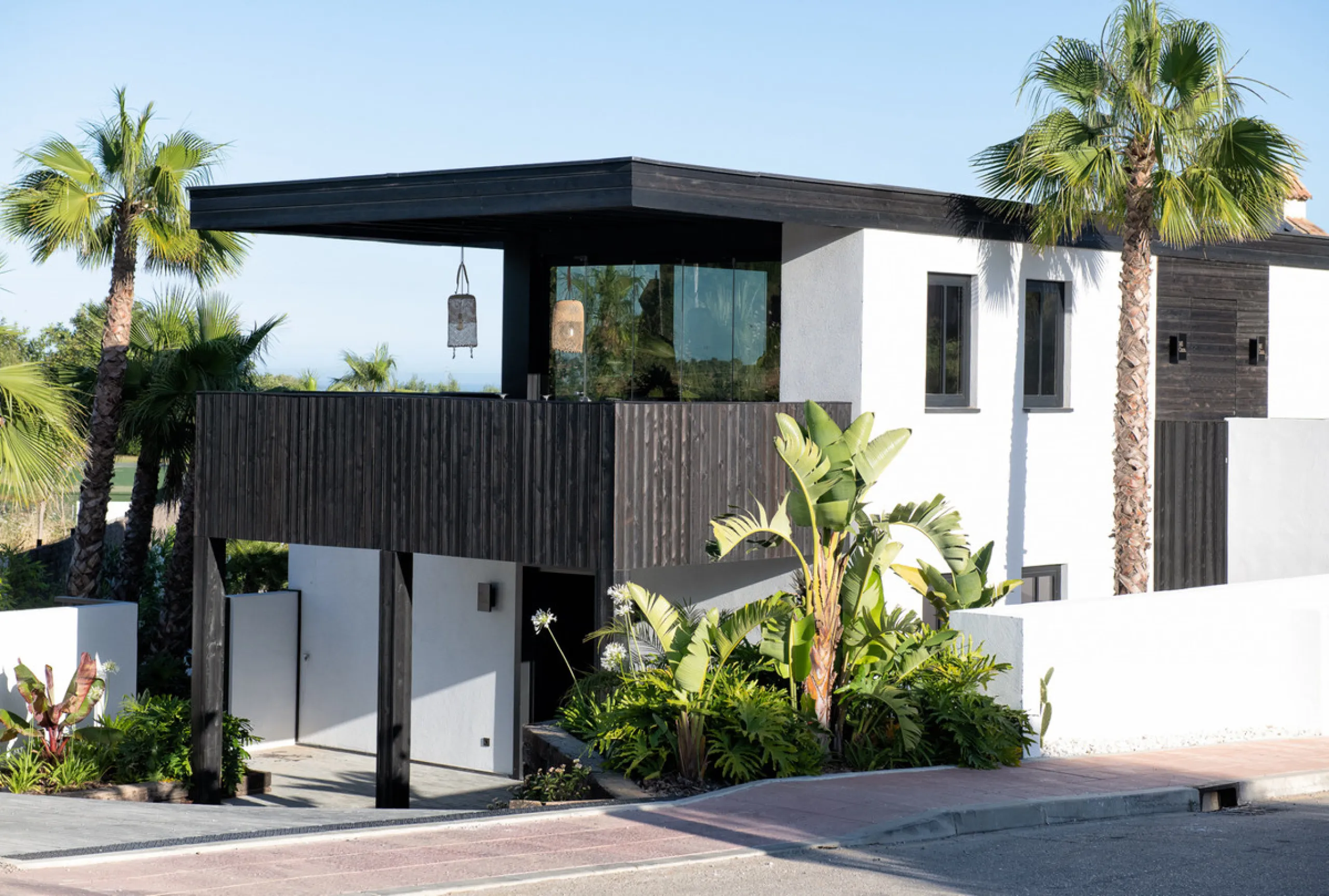 House - Detached Villa в продаже в Estepona, Málaga. В доме 4 спален и 4 ванных комнат. Площадь дома 188 м². Площадь участка 777 м²