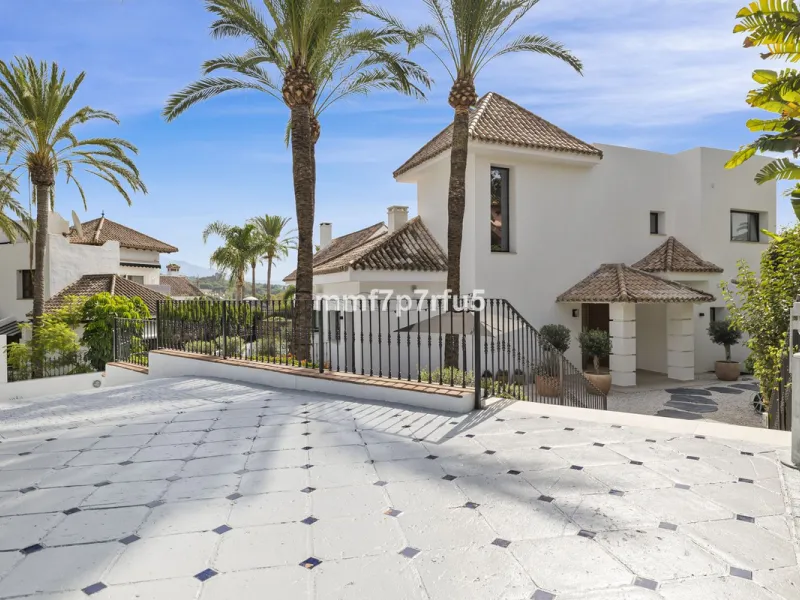 Modern Eco-Friendly Luxury Villa in Las Lomas del Marbella Club