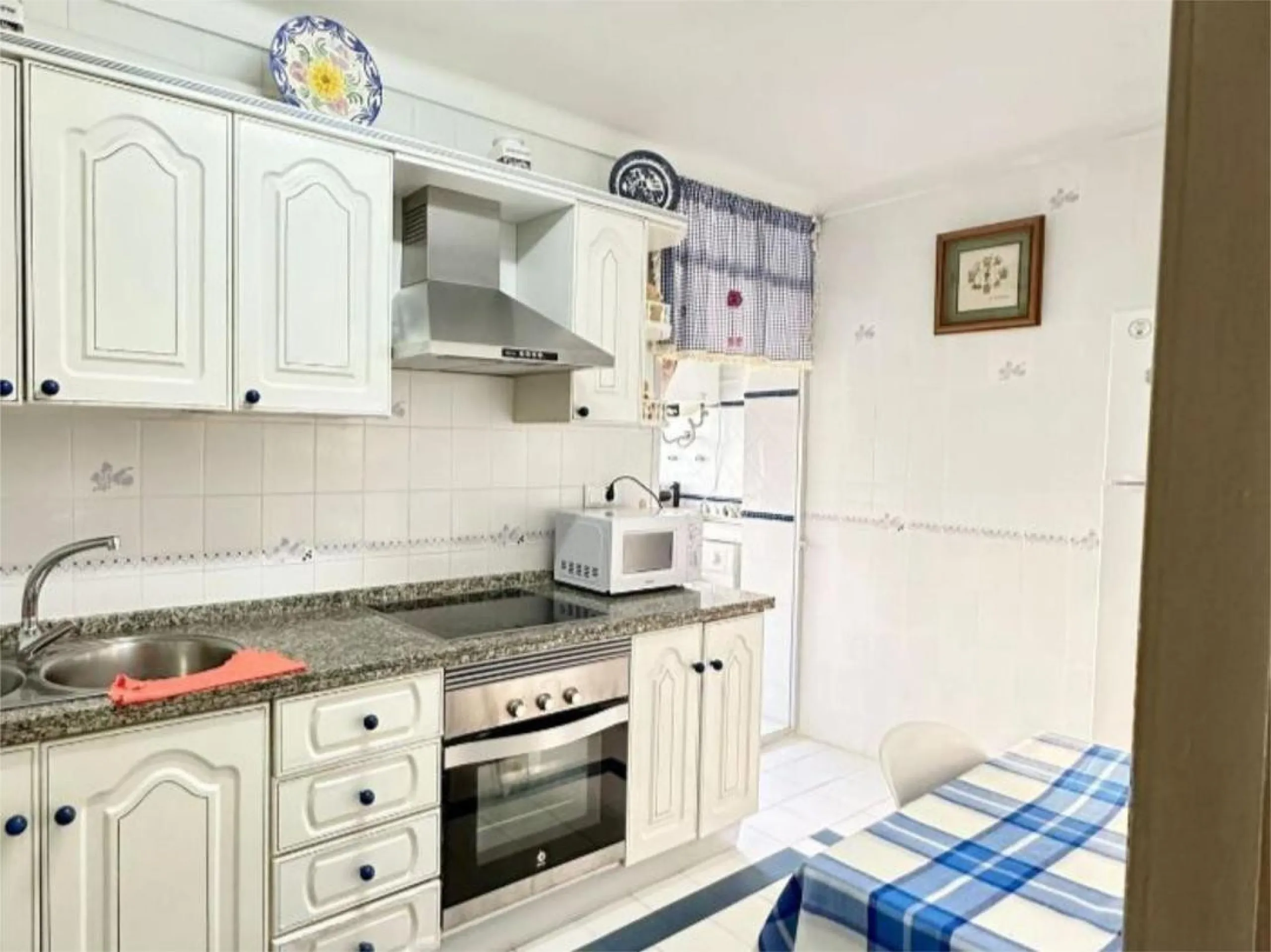 Apartment - Middle Floor Apartment в продаже в Torremolinos, Málaga. В доме 4 спален и 2 ванных комнат. Площадь дома 122 м²