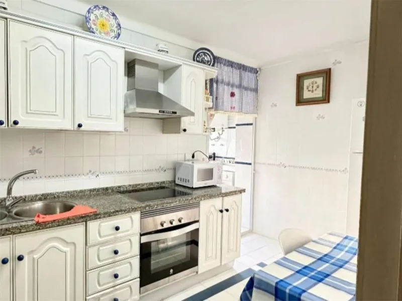 Apartment - Middle Floor Apartment в продаже в Torremolinos, Málaga. В доме 4 спален и 2 ванных комнат. Площадь дома 122 м²