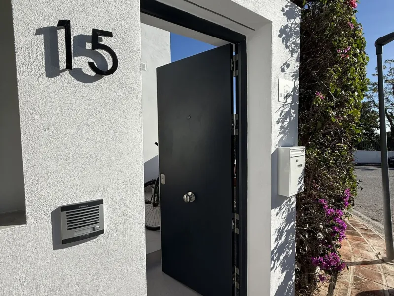 House - Semi-Detached House в продаже в Marbella, Málaga. В доме 3 спален и 3 ванных комнат. Площадь дома 202 м². Площадь участка 122 м²