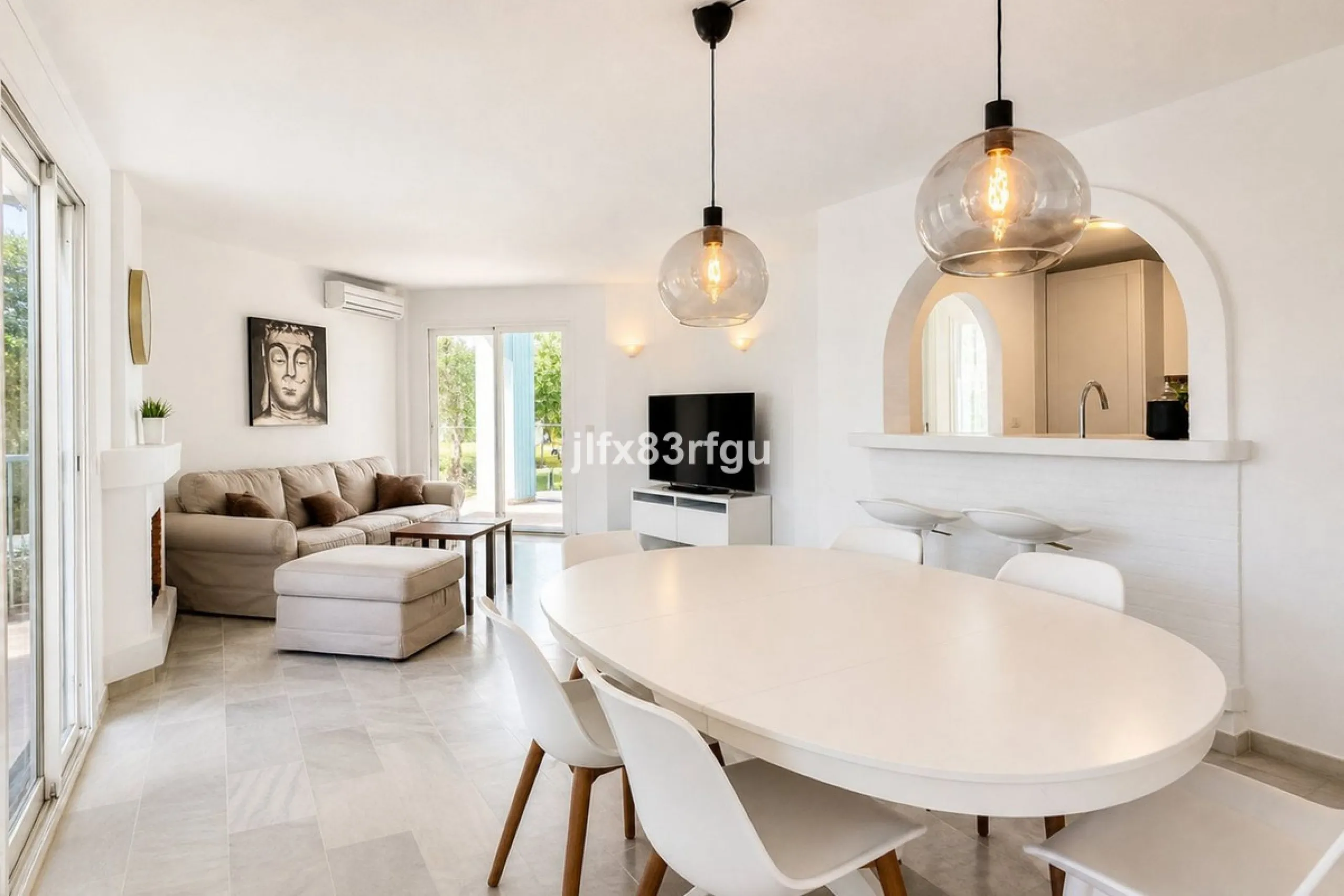 This renovated frontline-golf apartment in La Siesta de Mijas Golf offers a practical layout and a comfortable setting with direct views over the course. Renovated for €50,000  and sold fully furnished, it is ready to use immediately - either as a home or