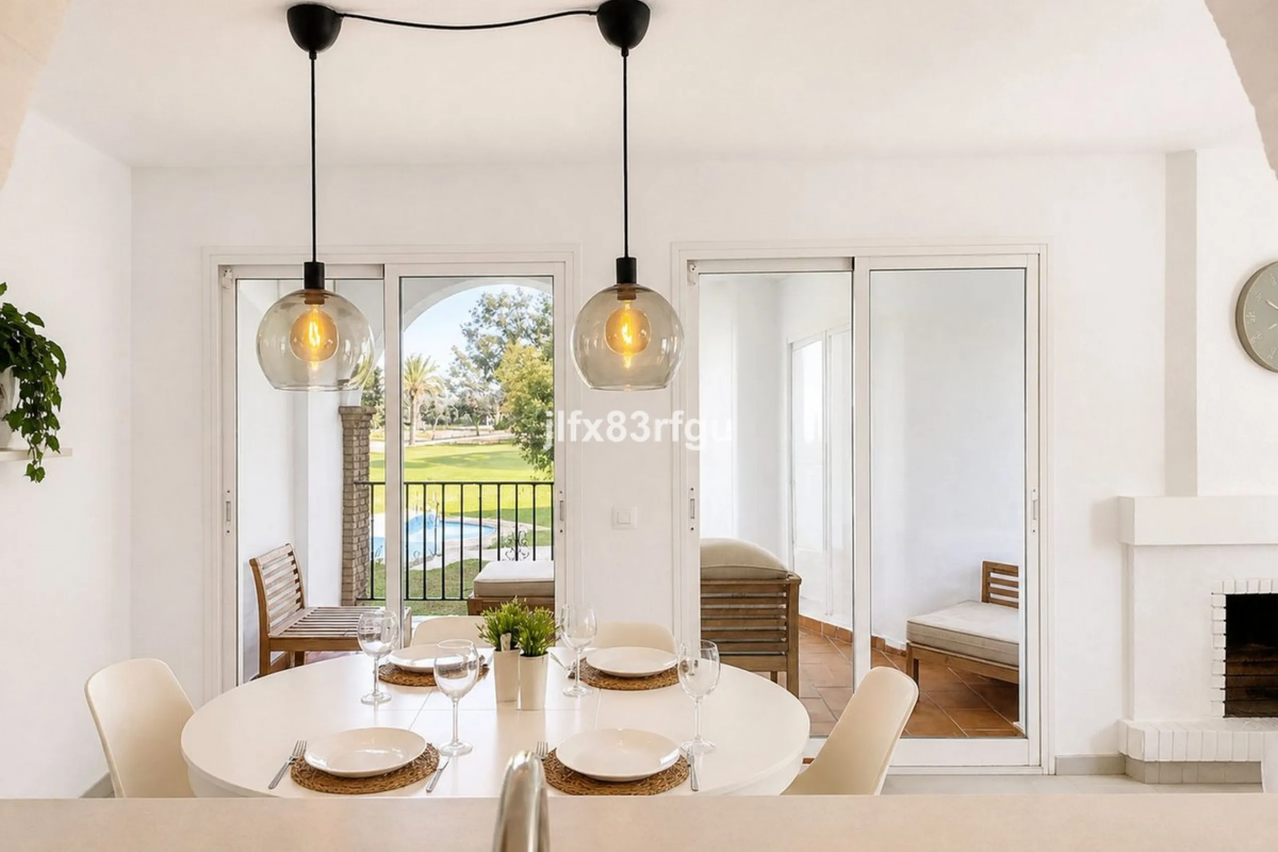 This renovated frontline-golf apartment in La Siesta de Mijas Golf offers a practical layout and a comfortable setting with direct views over the course. Renovated for €50,000  and sold fully furnished, it is ready to use immediately - either as a home or