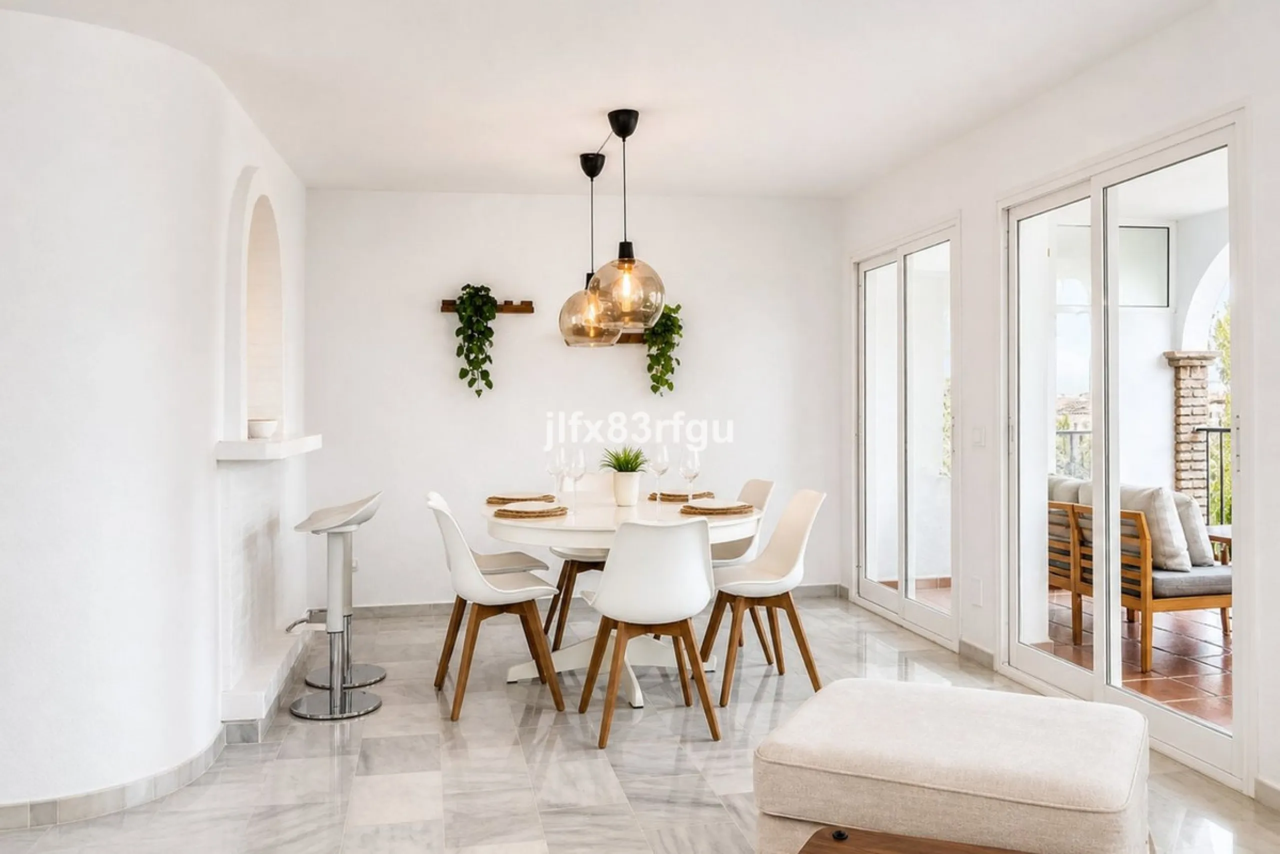 This renovated frontline-golf apartment in La Siesta de Mijas Golf offers a practical layout and a comfortable setting with direct views over the course. Renovated for €50,000  and sold fully furnished, it is ready to use immediately - either as a home or