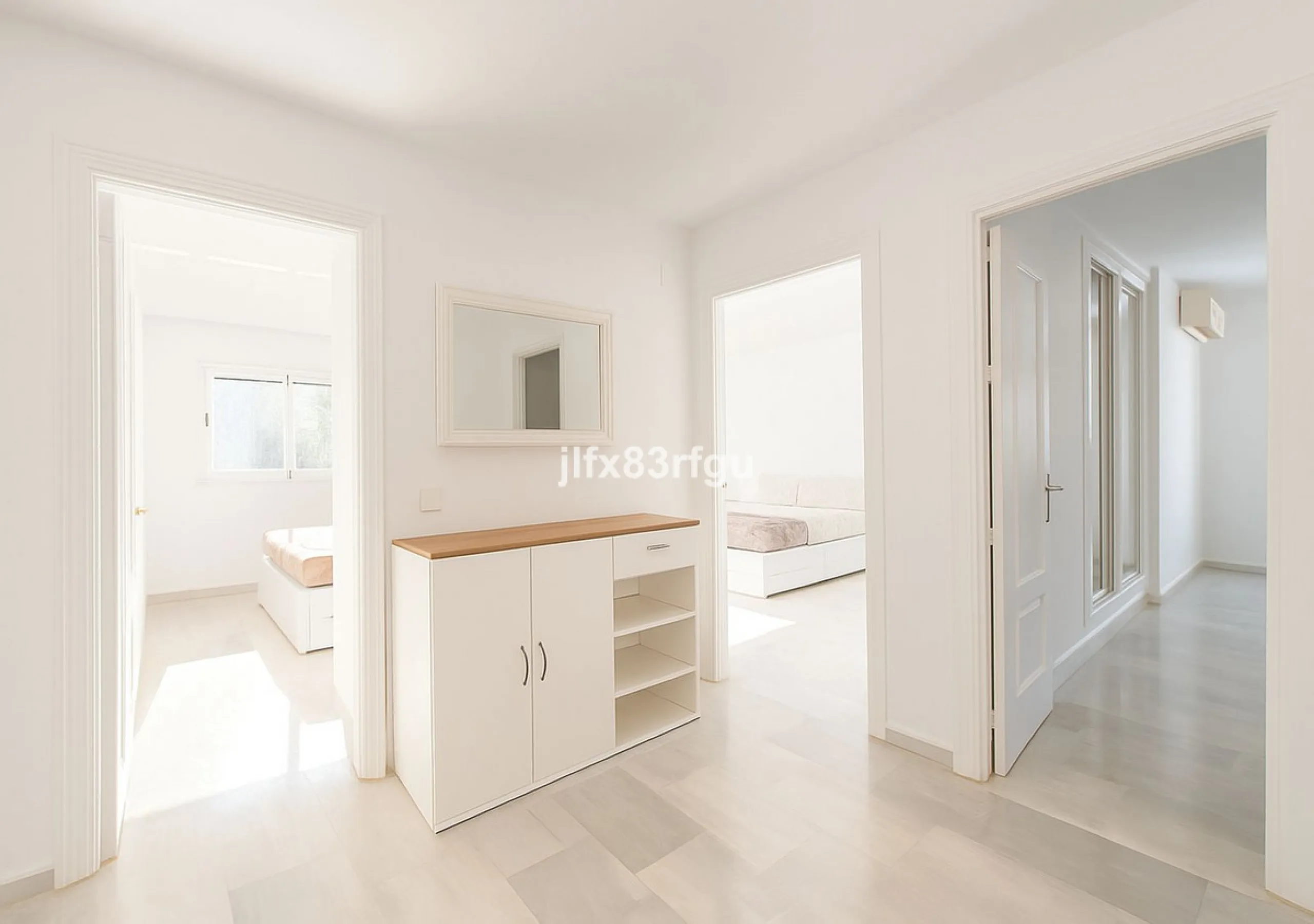 This renovated frontline-golf apartment in La Siesta de Mijas Golf offers a practical layout and a comfortable setting with direct views over the course. Renovated for €50,000  and sold fully furnished, it is ready to use immediately - either as a home or