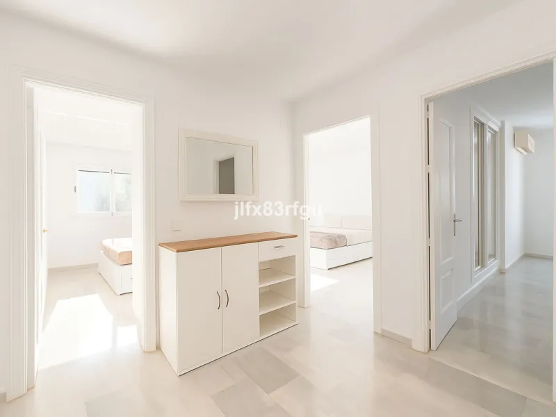 This renovated frontline-golf apartment in La Siesta de Mijas Golf offers a practical layout and a comfortable setting with direct views over the course. Renovated for €50,000  and sold fully furnished, it is ready to use immediately - either as a home or