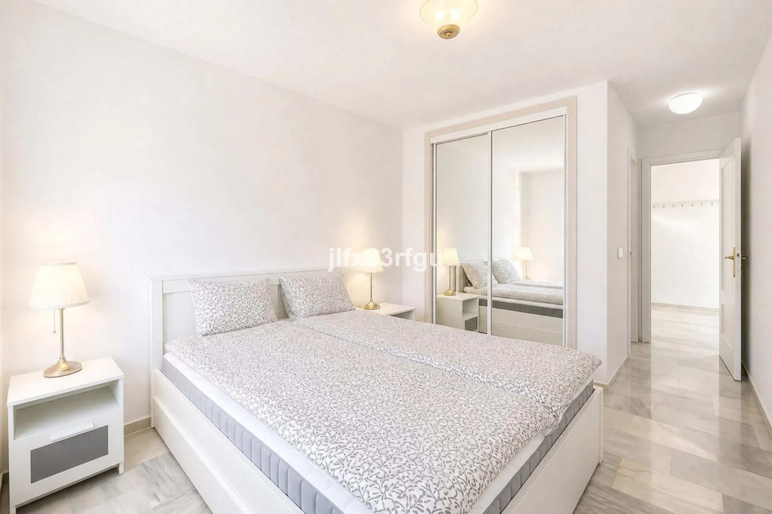 This renovated frontline-golf apartment in La Siesta de Mijas Golf offers a practical layout and a comfortable setting with direct views over the course. Renovated for €50,000  and sold fully furnished, it is ready to use immediately - either as a home or