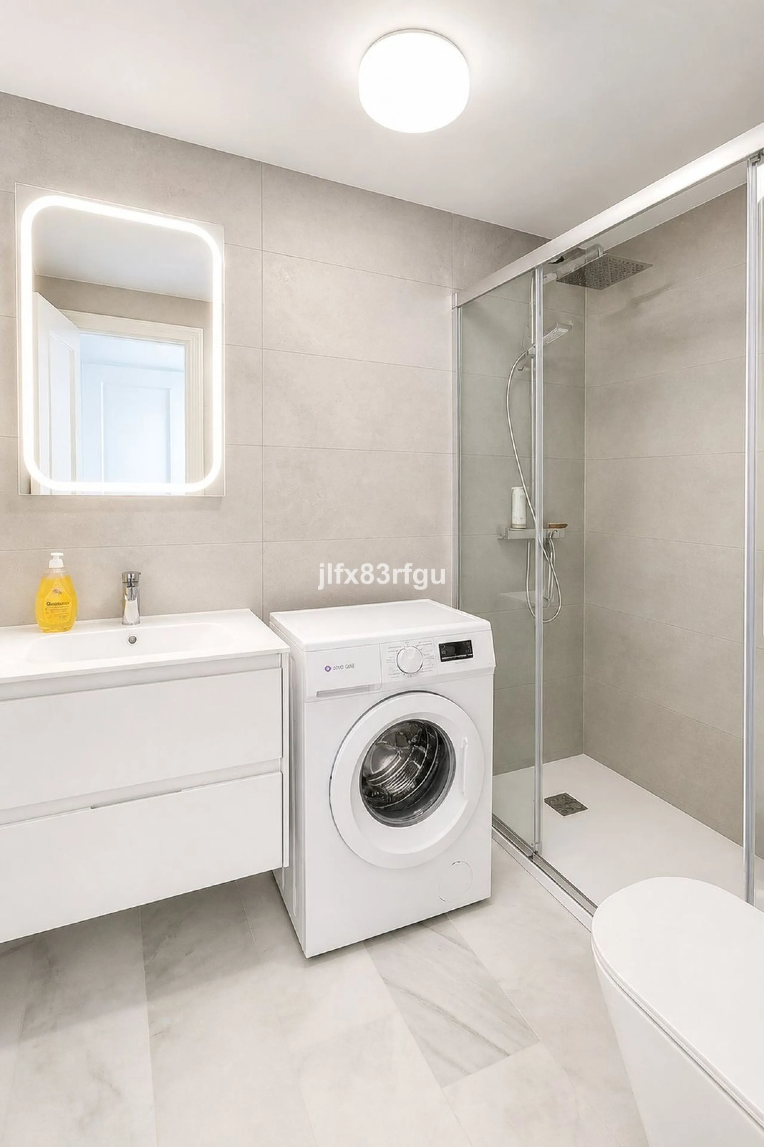 This renovated frontline-golf apartment in La Siesta de Mijas Golf offers a practical layout and a comfortable setting with direct views over the course. Renovated for €50,000  and sold fully furnished, it is ready to use immediately - either as a home or