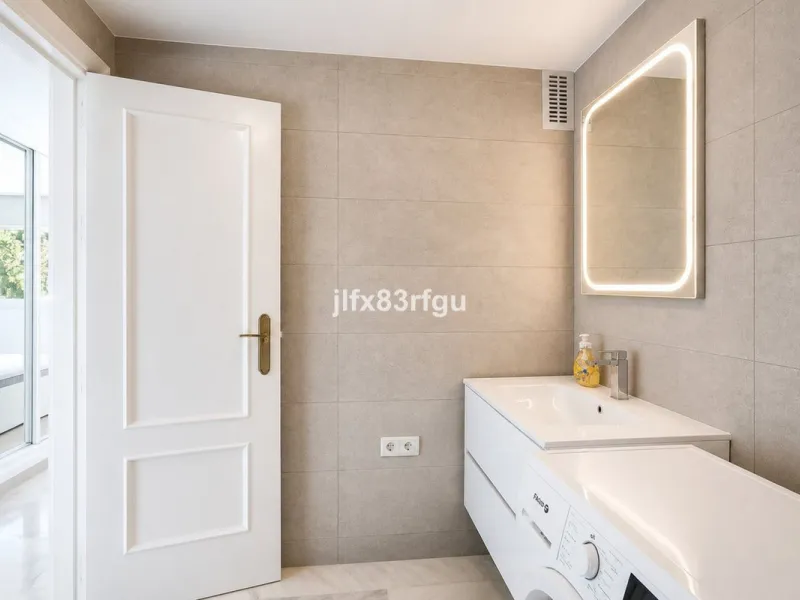 This renovated frontline-golf apartment in La Siesta de Mijas Golf offers a practical layout and a comfortable setting with direct views over the course. Renovated for €50,000  and sold fully furnished, it is ready to use immediately - either as a home or