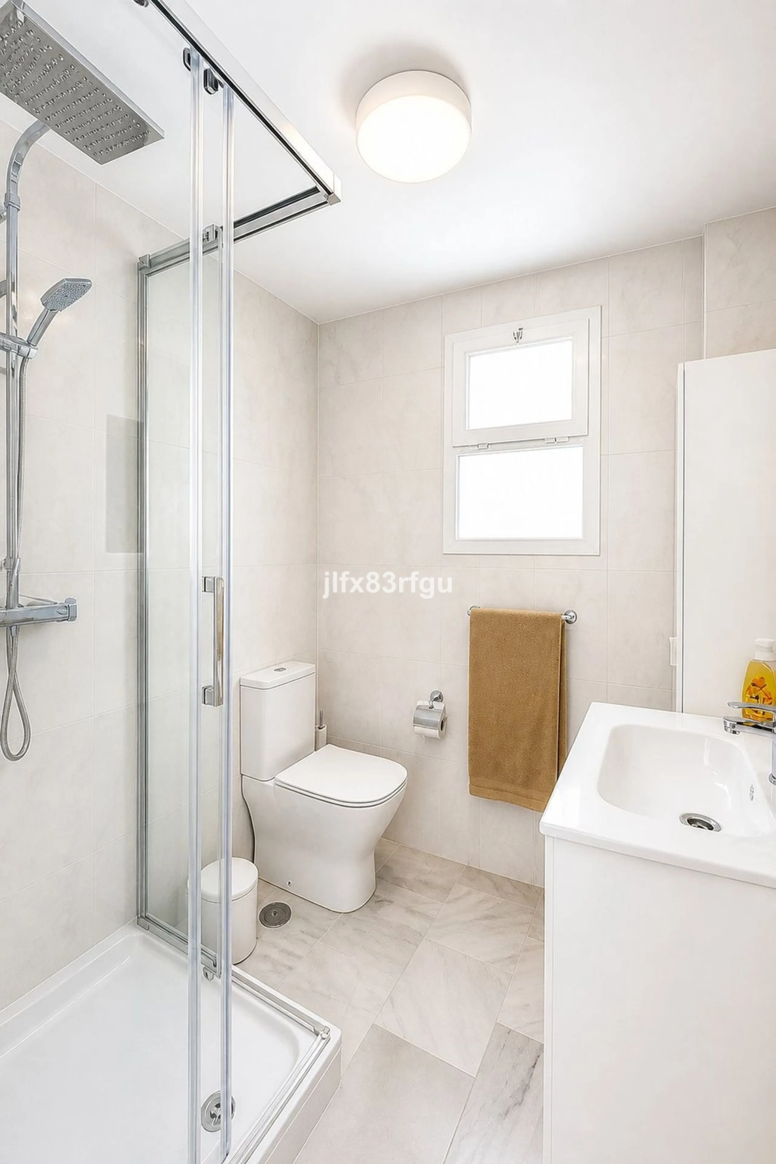 This renovated frontline-golf apartment in La Siesta de Mijas Golf offers a practical layout and a comfortable setting with direct views over the course. Renovated for €50,000  and sold fully furnished, it is ready to use immediately - either as a home or