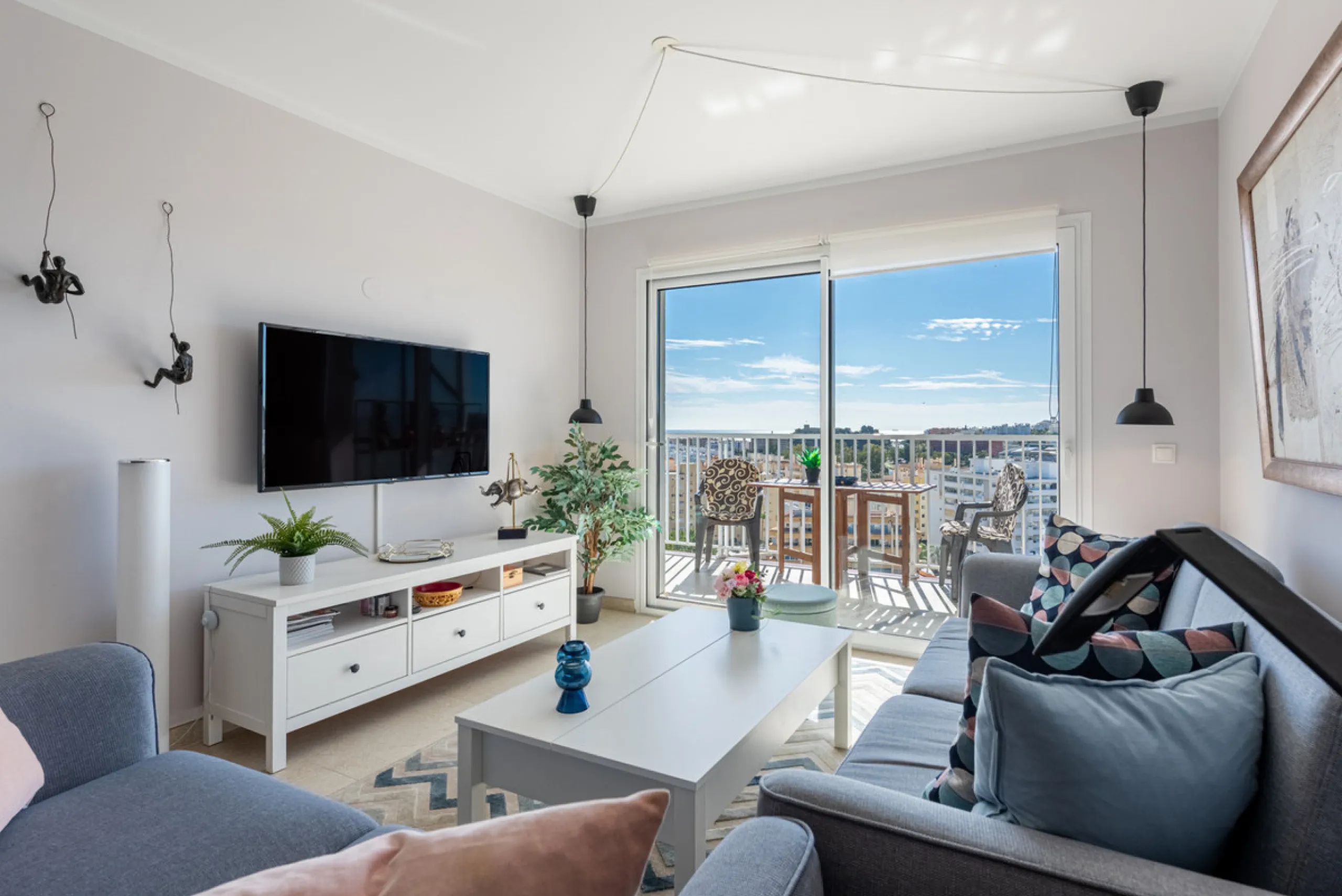Looking for a 3-bedroom apartment in the centre of Fuengirola?