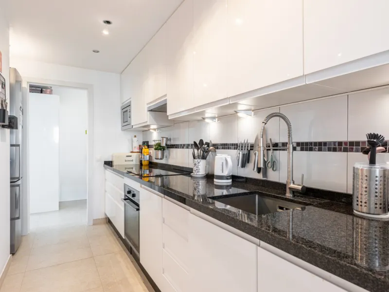 Looking for a 3-bedroom apartment in the centre of Fuengirola?