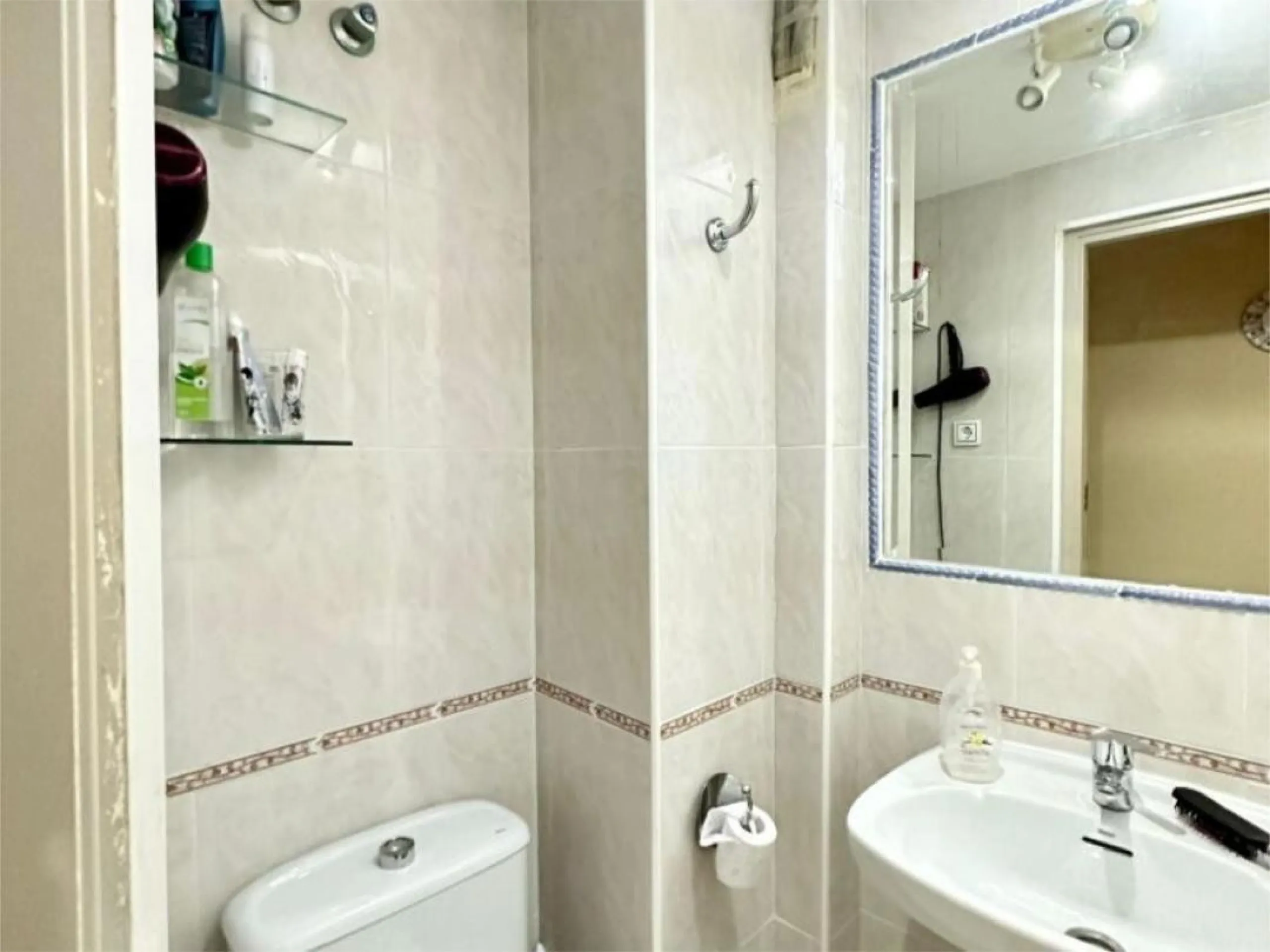 Apartment - Middle Floor Apartment в продаже в Torremolinos, Málaga. В доме 4 спален и 2 ванных комнат. Площадь дома 122 м²