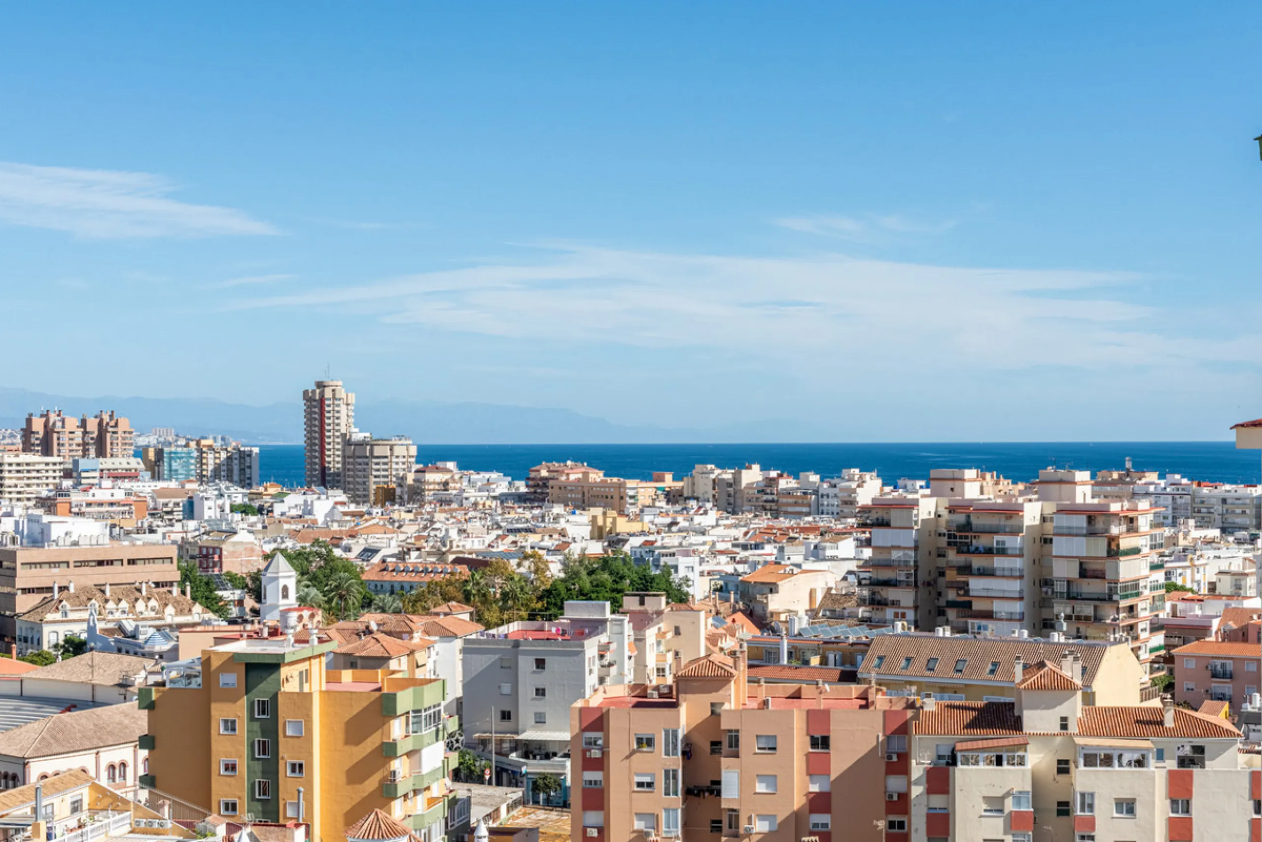 Looking for a 3-bedroom apartment in the centre of Fuengirola?