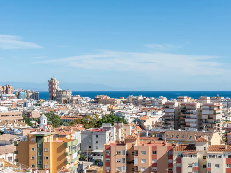 Looking for a 3-bedroom apartment in the centre of Fuengirola?