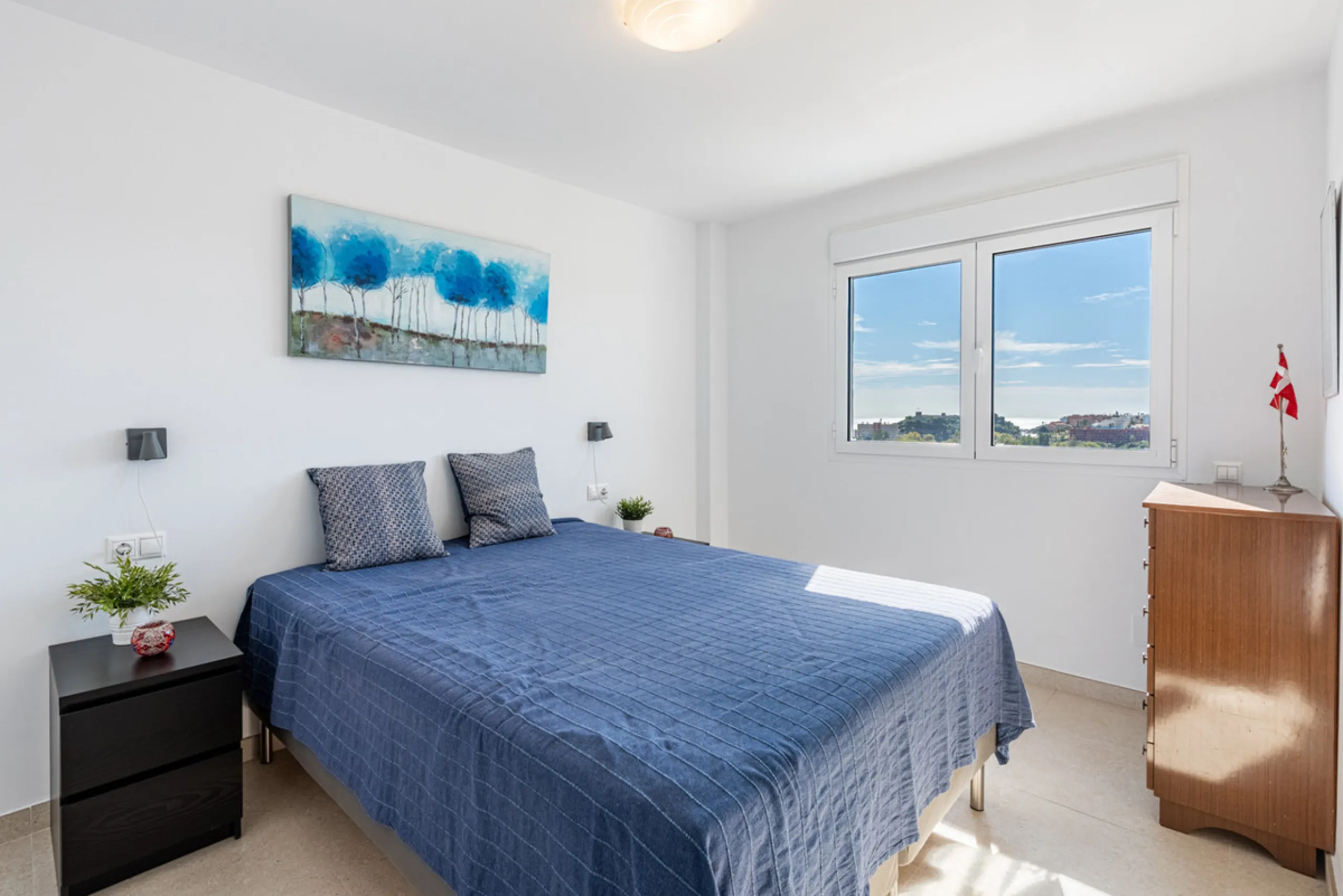 Looking for a 3-bedroom apartment in the centre of Fuengirola?