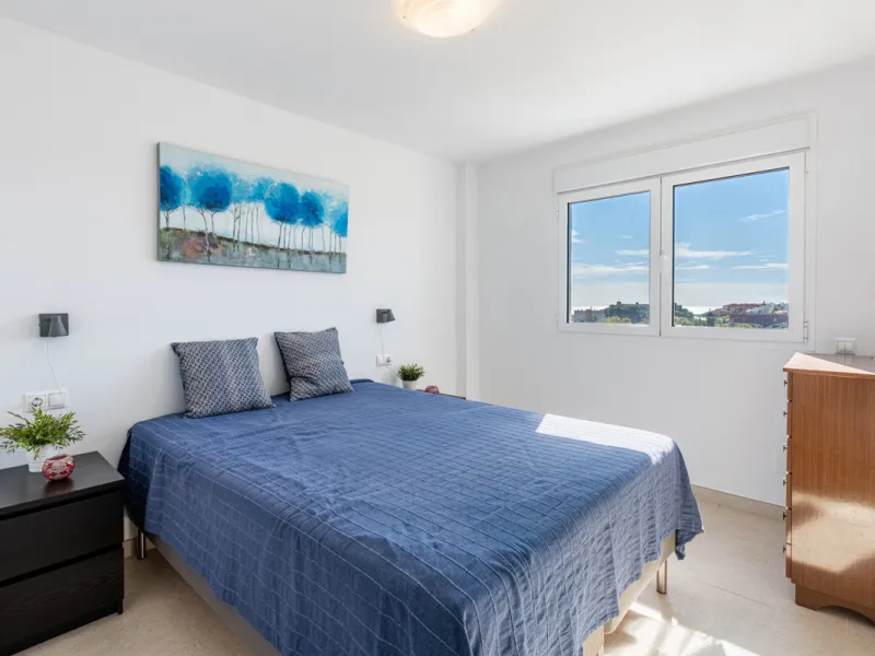 Looking for a 3-bedroom apartment in the centre of Fuengirola?