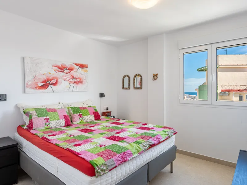 Looking for a 3-bedroom apartment in the centre of Fuengirola?