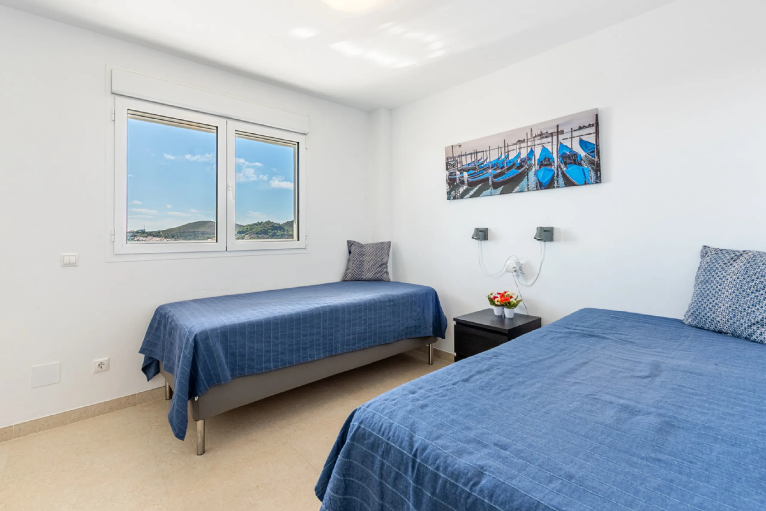 Looking for a 3-bedroom apartment in the centre of Fuengirola?