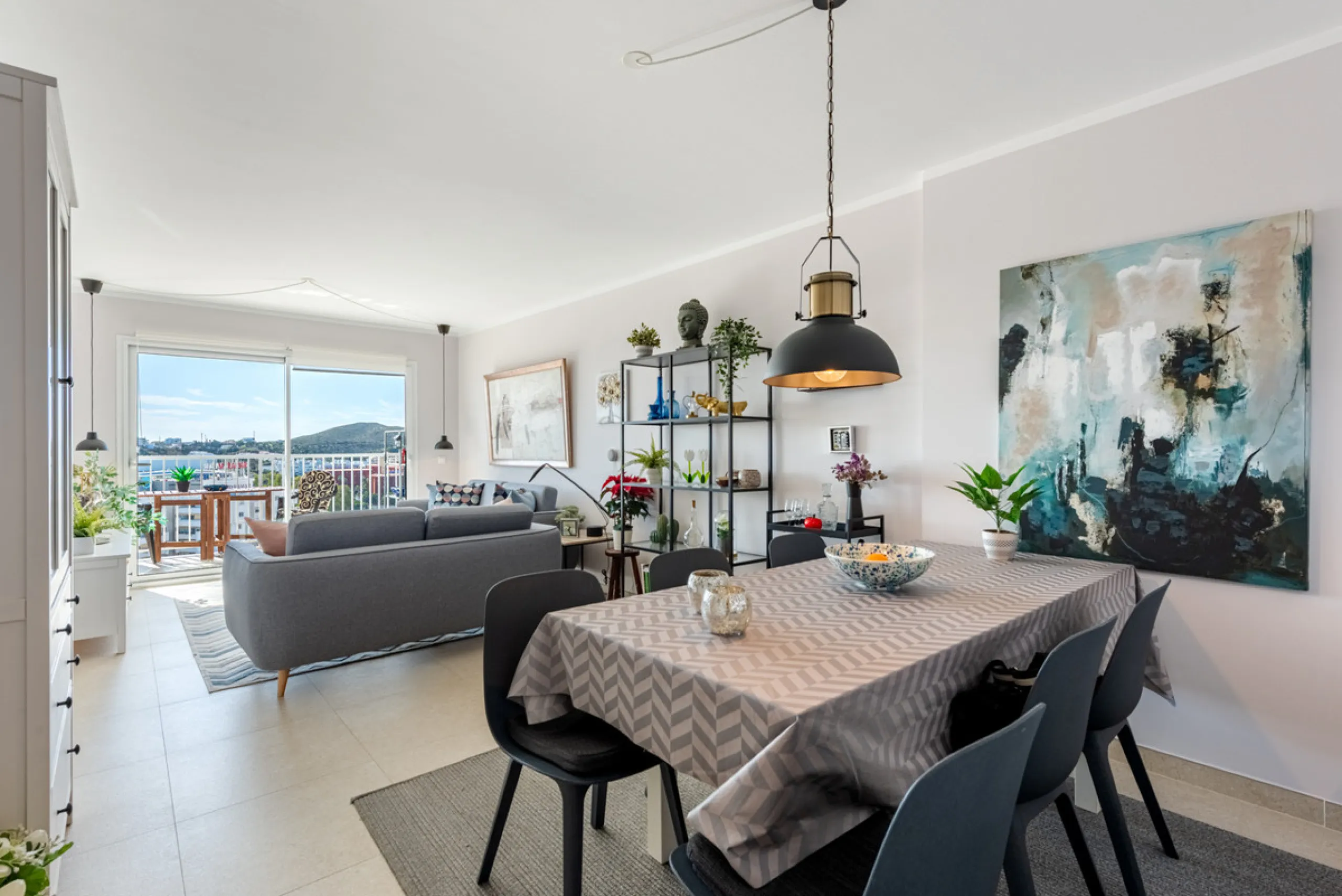Looking for a 3-bedroom apartment in the centre of Fuengirola?