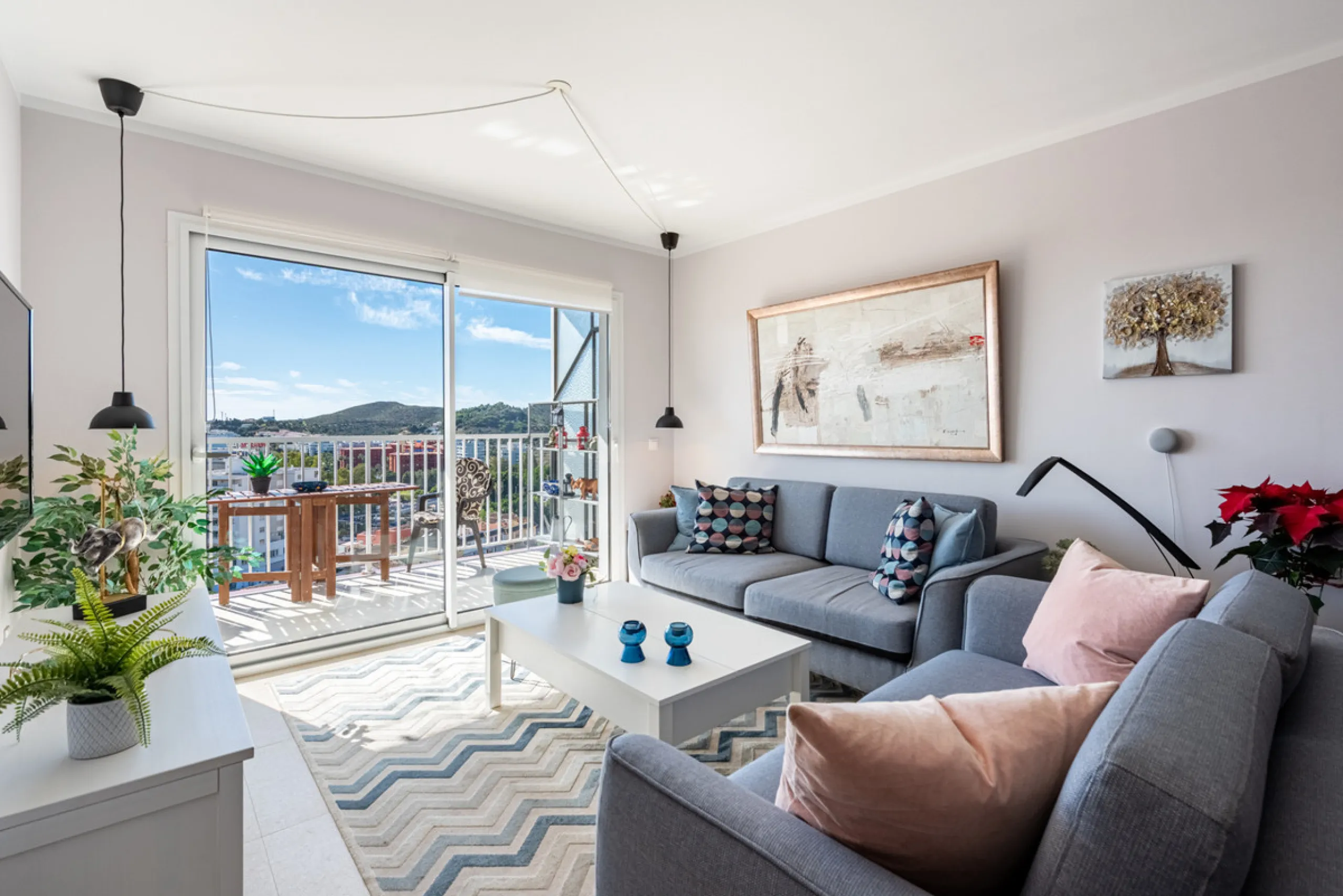 Looking for a 3-bedroom apartment in the centre of Fuengirola?