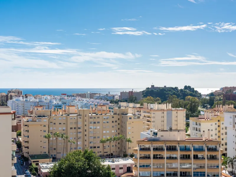 Looking for a 3-bedroom apartment in the centre of Fuengirola?