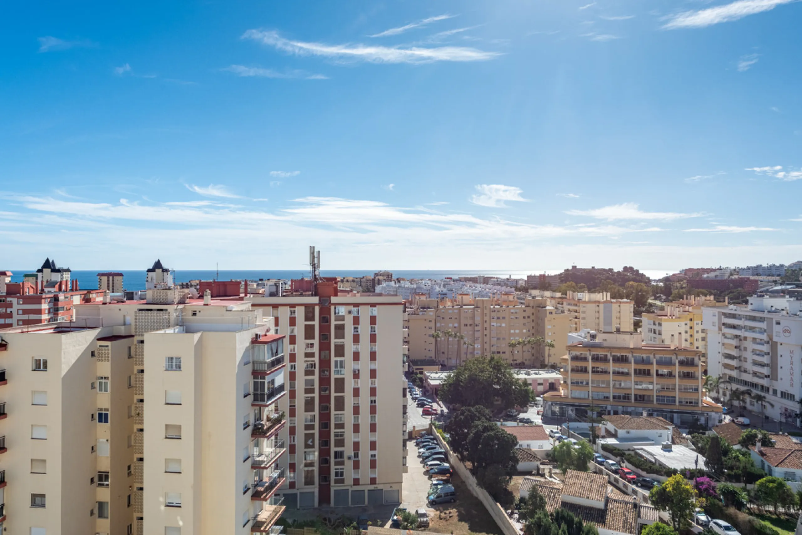 Looking for a 3-bedroom apartment in the centre of Fuengirola?