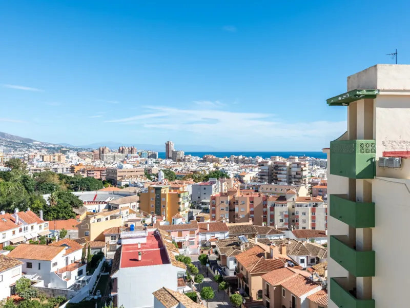 Looking for a 3-bedroom apartment in the centre of Fuengirola?