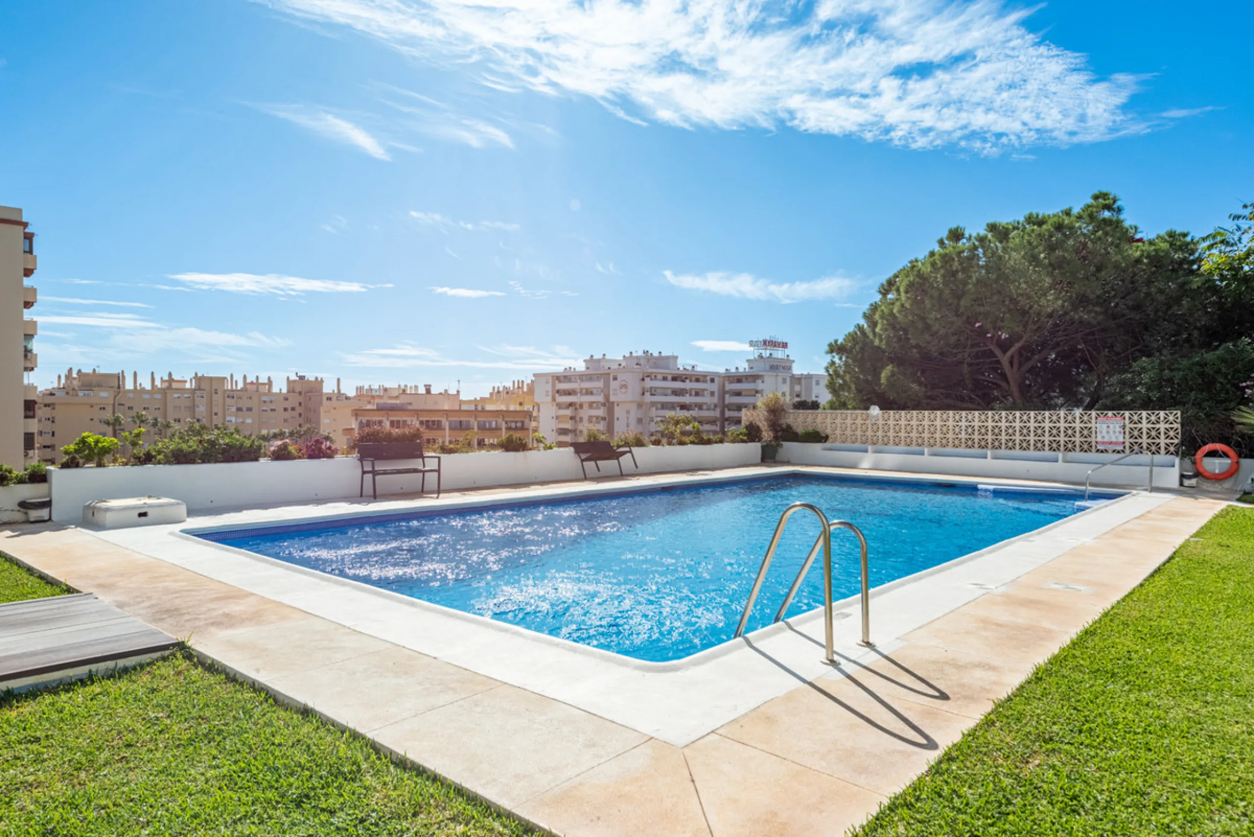 Looking for a 3-bedroom apartment in the centre of Fuengirola?