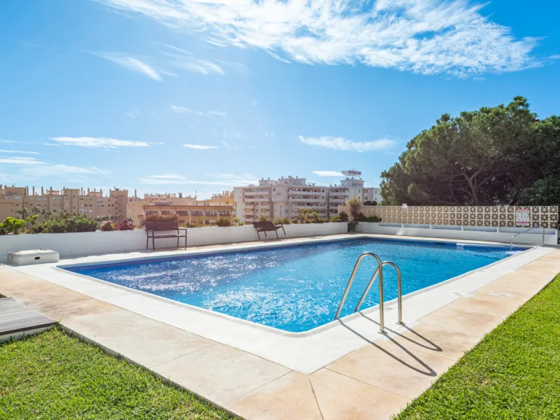 Looking for a 3-bedroom apartment in the centre of Fuengirola?