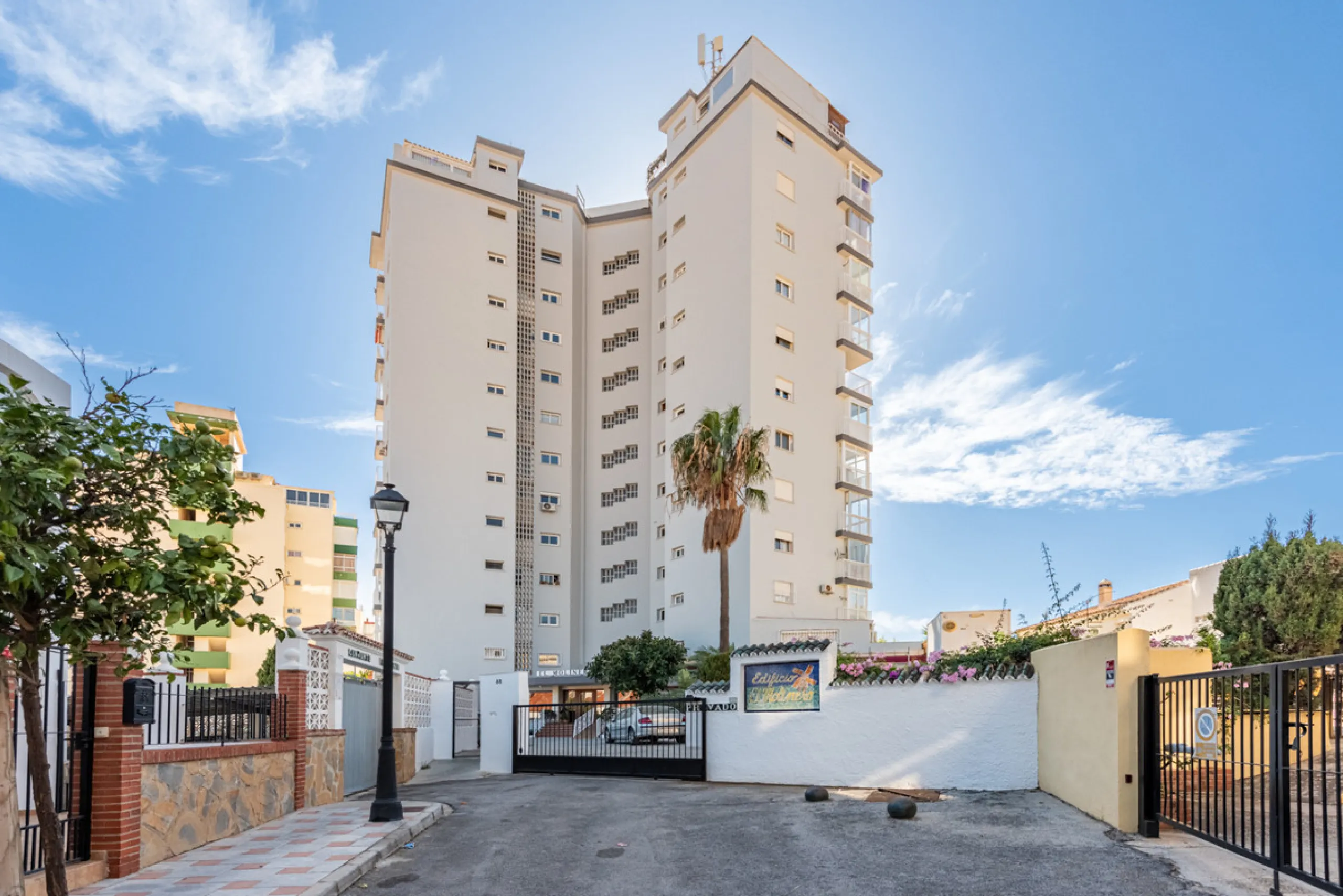 Looking for a 3-bedroom apartment in the centre of Fuengirola?