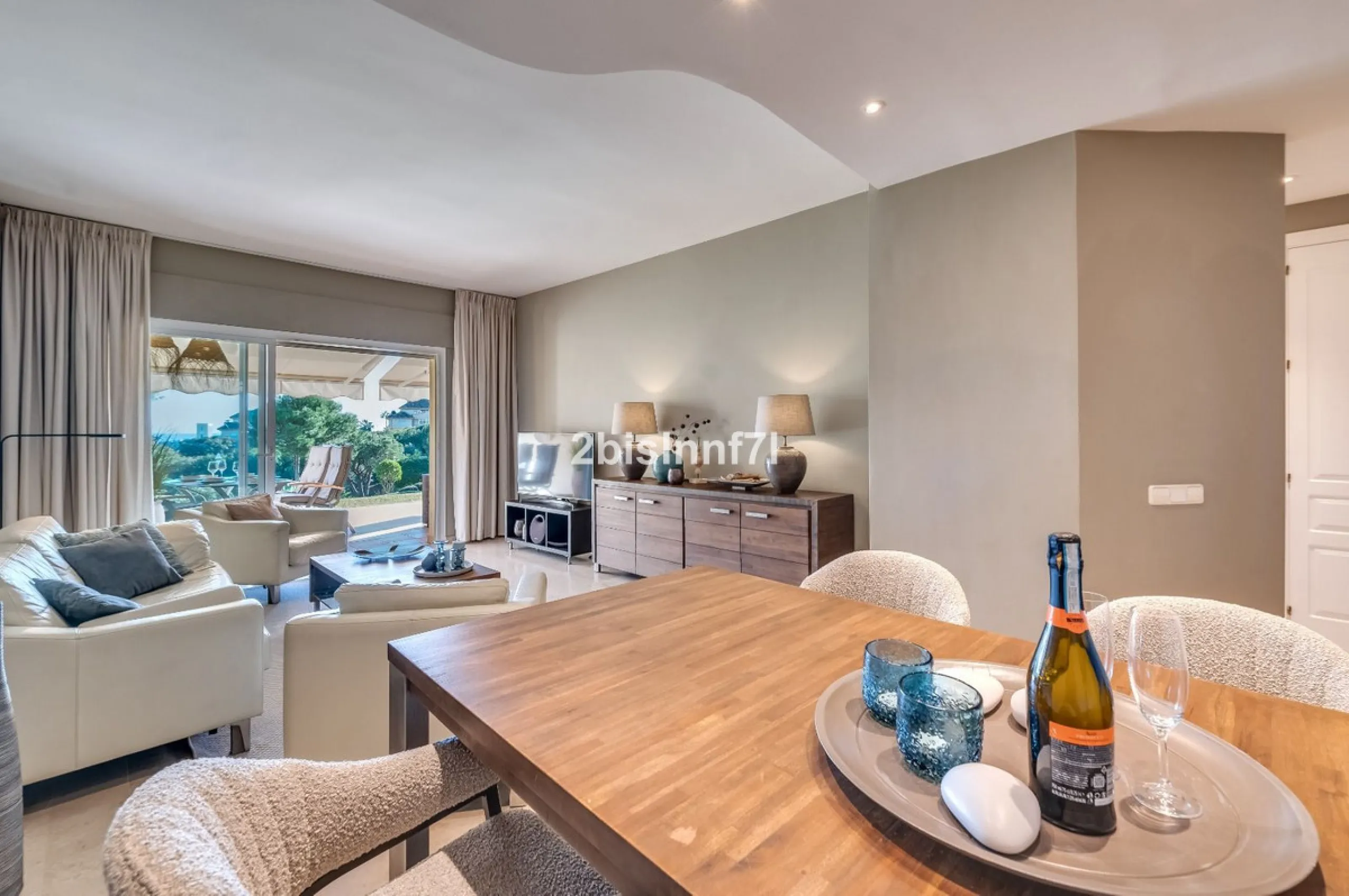 Apartment - Ground Floor Apartment в продаже в Marbella, Málaga. В доме 2 спален и 2 ванных комнат. Площадь дома 98 м²