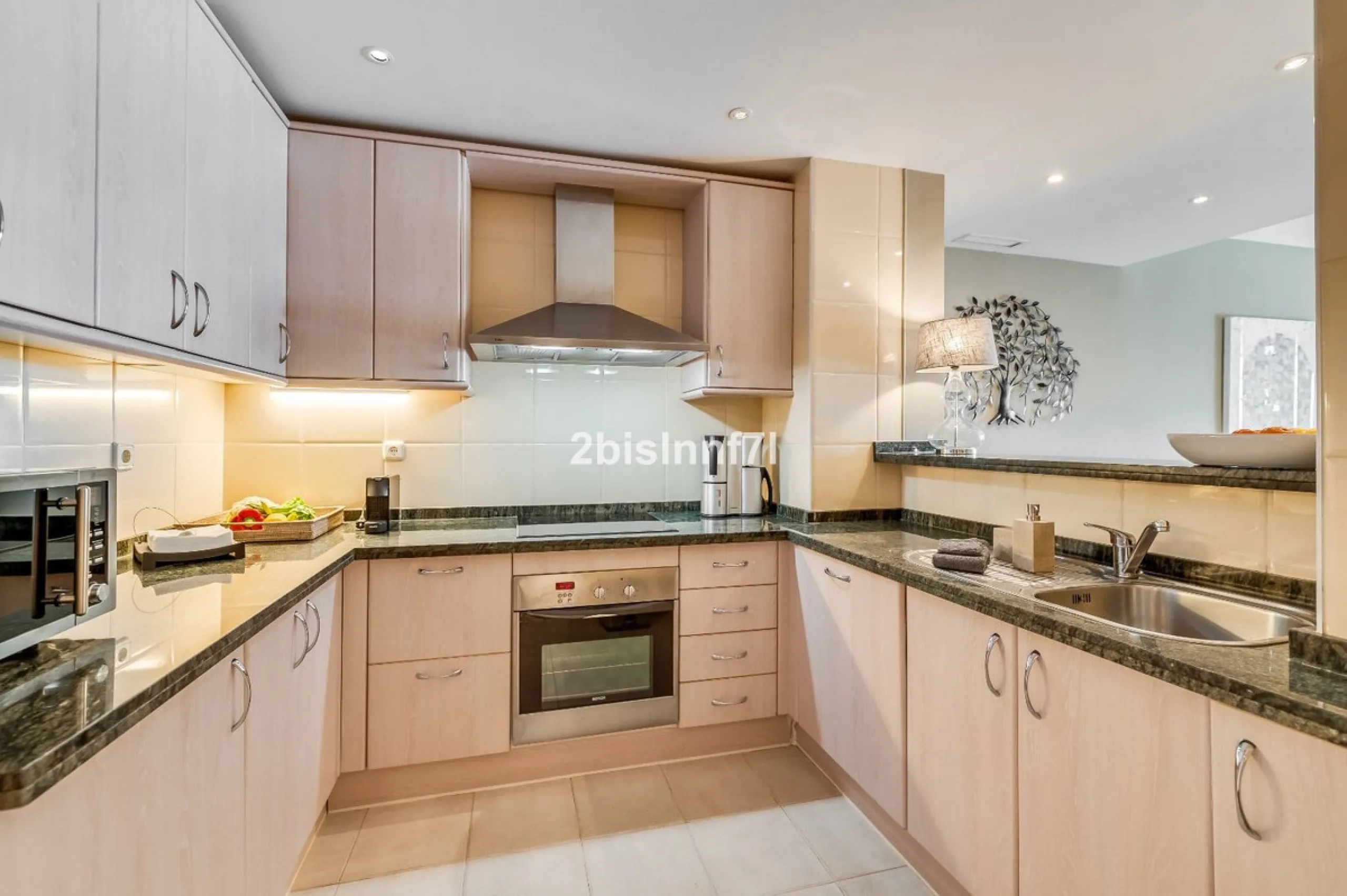 Apartment - Ground Floor Apartment в продаже в Marbella, Málaga. В доме 2 спален и 2 ванных комнат. Площадь дома 98 м²