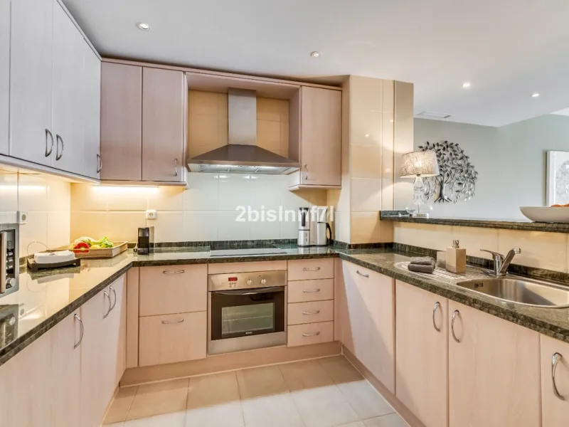 Apartment - Ground Floor Apartment в продаже в Marbella, Málaga. В доме 2 спален и 2 ванных комнат. Площадь дома 98 м²