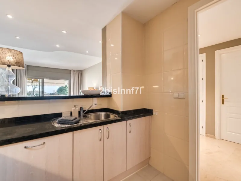 Apartment - Ground Floor Apartment в продаже в Marbella, Málaga. В доме 2 спален и 2 ванных комнат. Площадь дома 98 м²