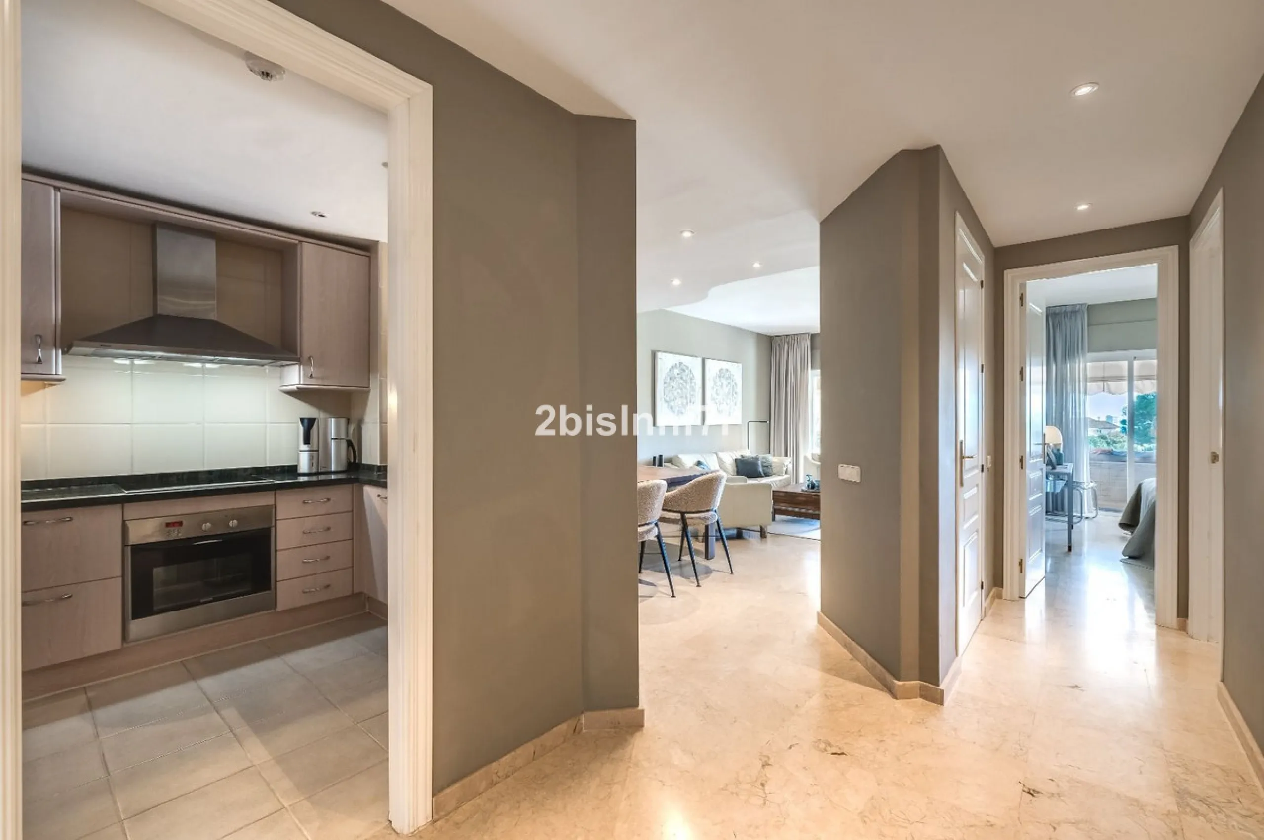 Apartment - Ground Floor Apartment в продаже в Marbella, Málaga. В доме 2 спален и 2 ванных комнат. Площадь дома 98 м²