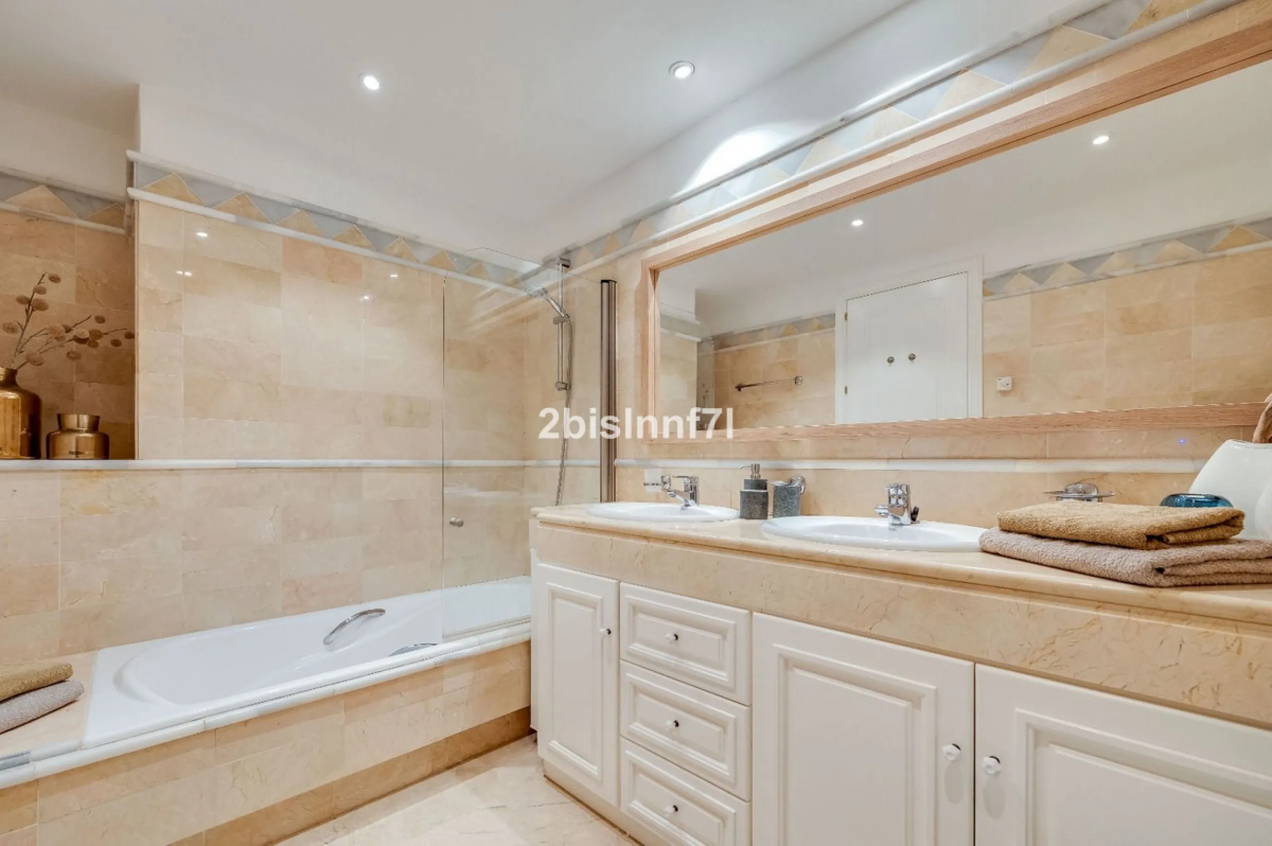 Apartment - Ground Floor Apartment в продаже в Marbella, Málaga. В доме 2 спален и 2 ванных комнат. Площадь дома 98 м²