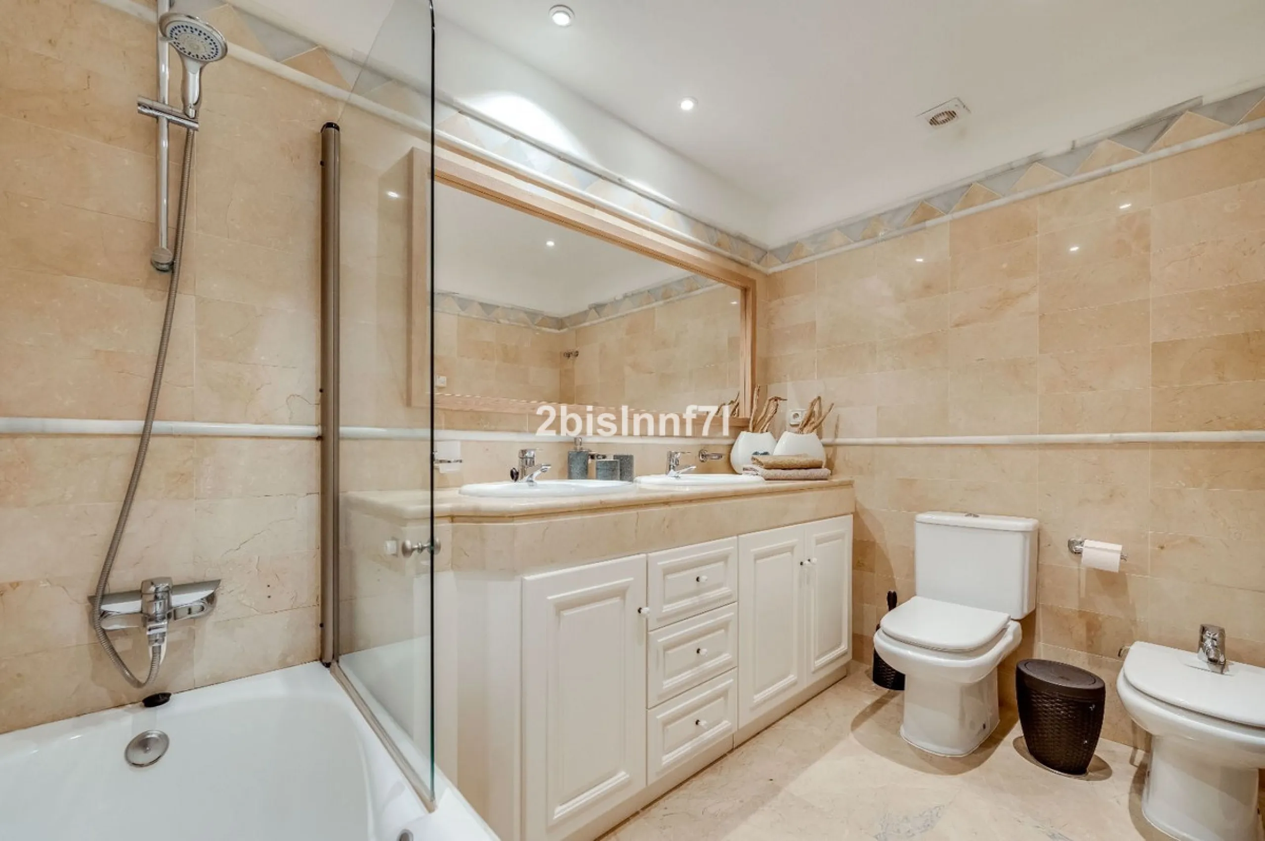 Apartment - Ground Floor Apartment в продаже в Marbella, Málaga. В доме 2 спален и 2 ванных комнат. Площадь дома 98 м²