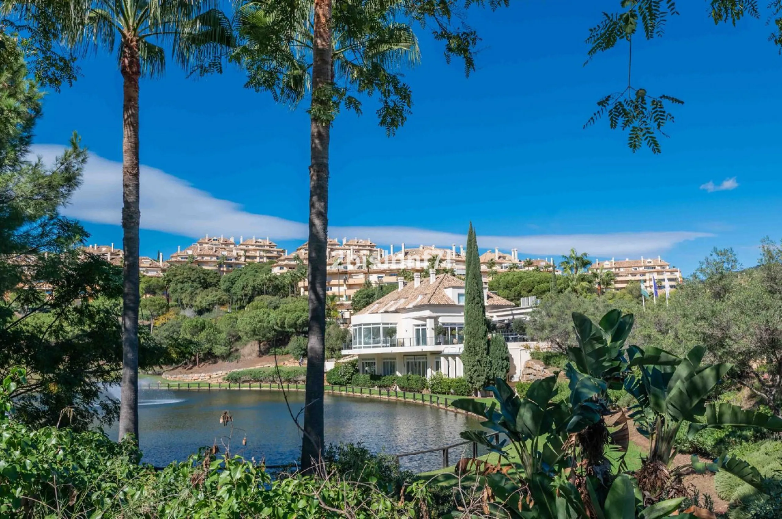Apartment - Ground Floor Apartment в продаже в Marbella, Málaga. В доме 2 спален и 2 ванных комнат. Площадь дома 98 м²