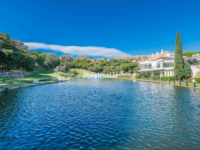 Apartment - Ground Floor Apartment в продаже в Marbella, Málaga. В доме 2 спален и 2 ванных комнат. Площадь дома 98 м²