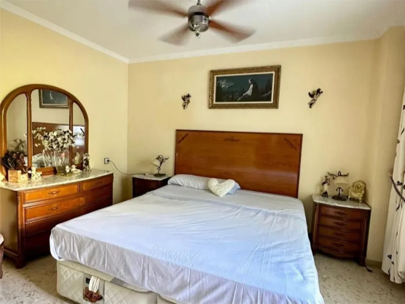 Apartment - Middle Floor Apartment в продаже в Torremolinos, Málaga. В доме 4 спален и 2 ванных комнат. Площадь дома 122 м²