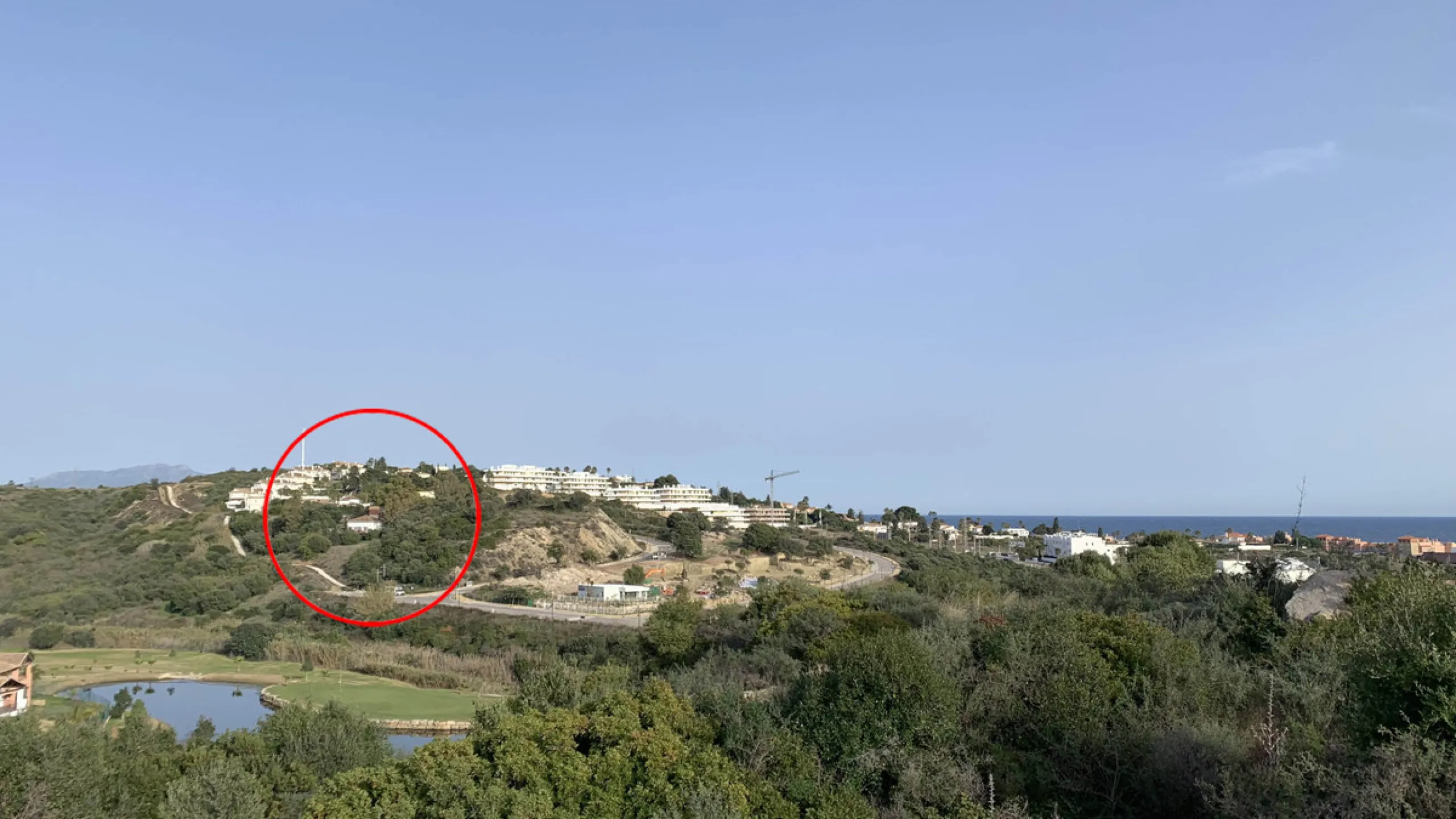 Discover an exceptional investment opportunity in a tranquil, consolidated residential area of Estepona. This prime plot of land, with a total area of 2,559 square meters and a buildable area of 615 square meters, is perfectly suited for a variety of deve